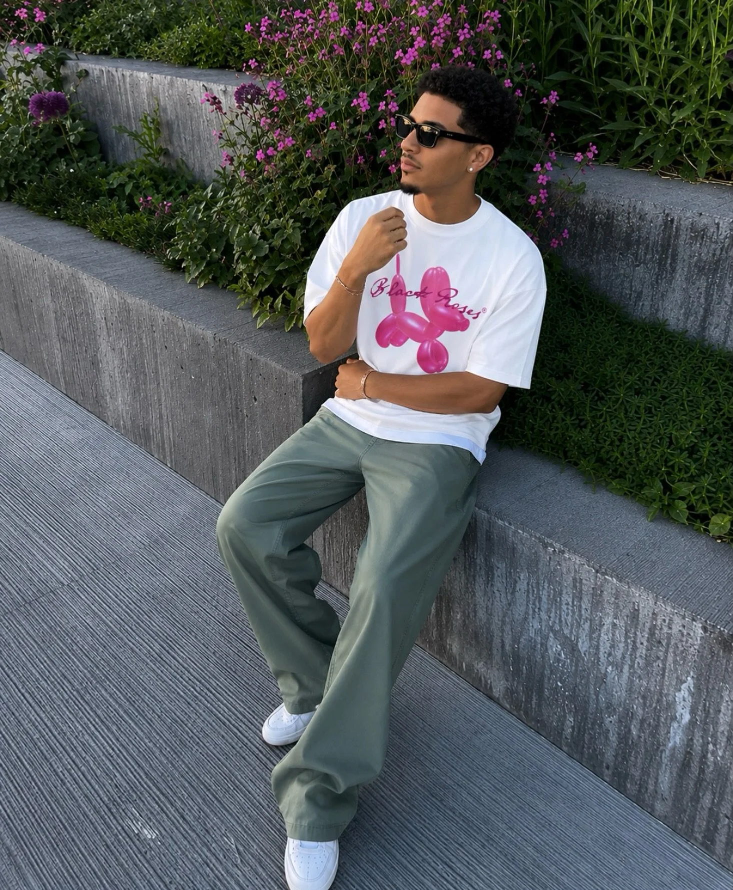 We believe that the difference is your greatest advantage. This shirt represents creativity, confidence and the courage to be yourself in a world that tries to make you the same as others.