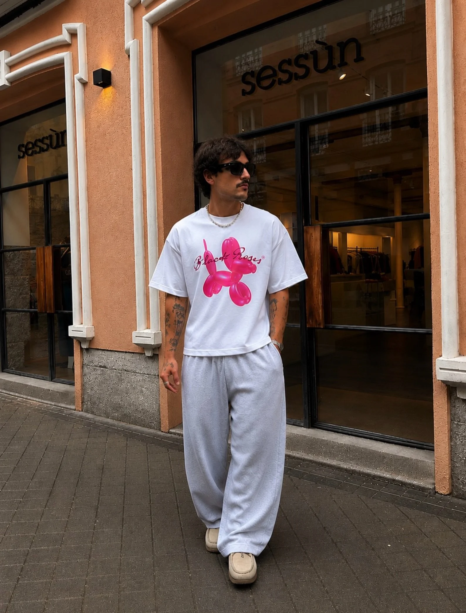 Ballon Icon Tee, that&rsquo;s the name of a unique, striking and safe piece.