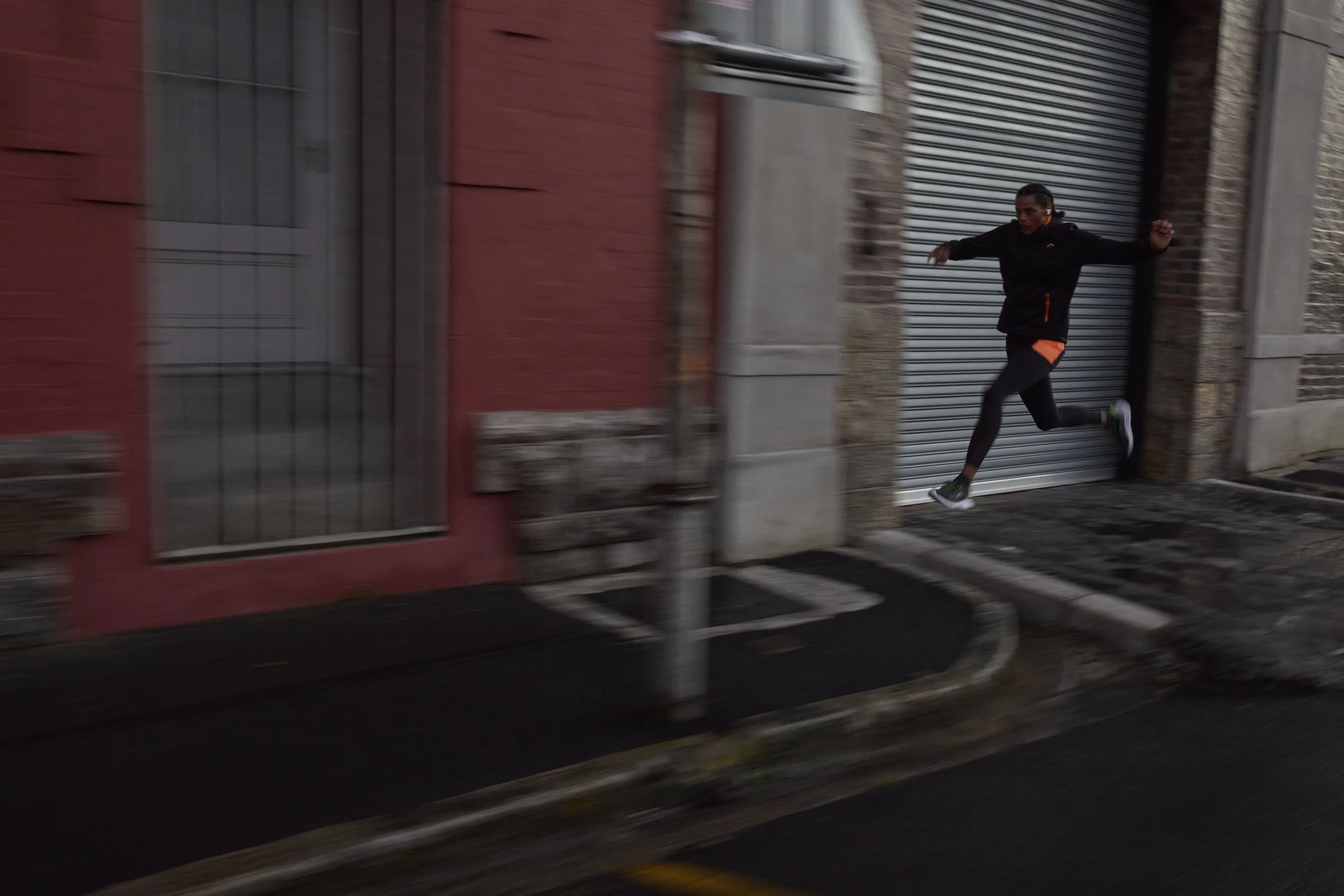 RUNNING_S21_870 1.jpg