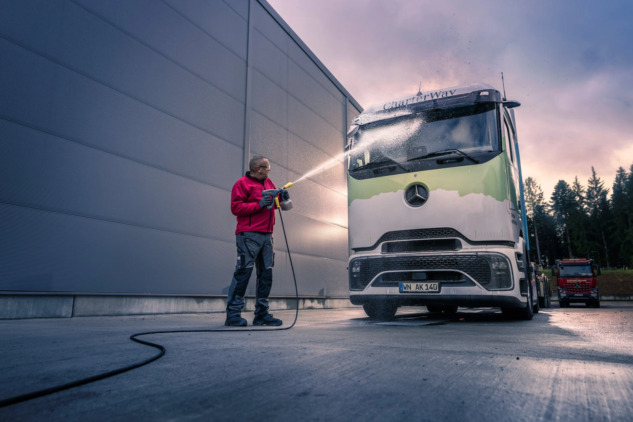 cup_foam_lance_advanced_challenge_logistics_washing_bay_truck_cab_app_01_CI25.jpg