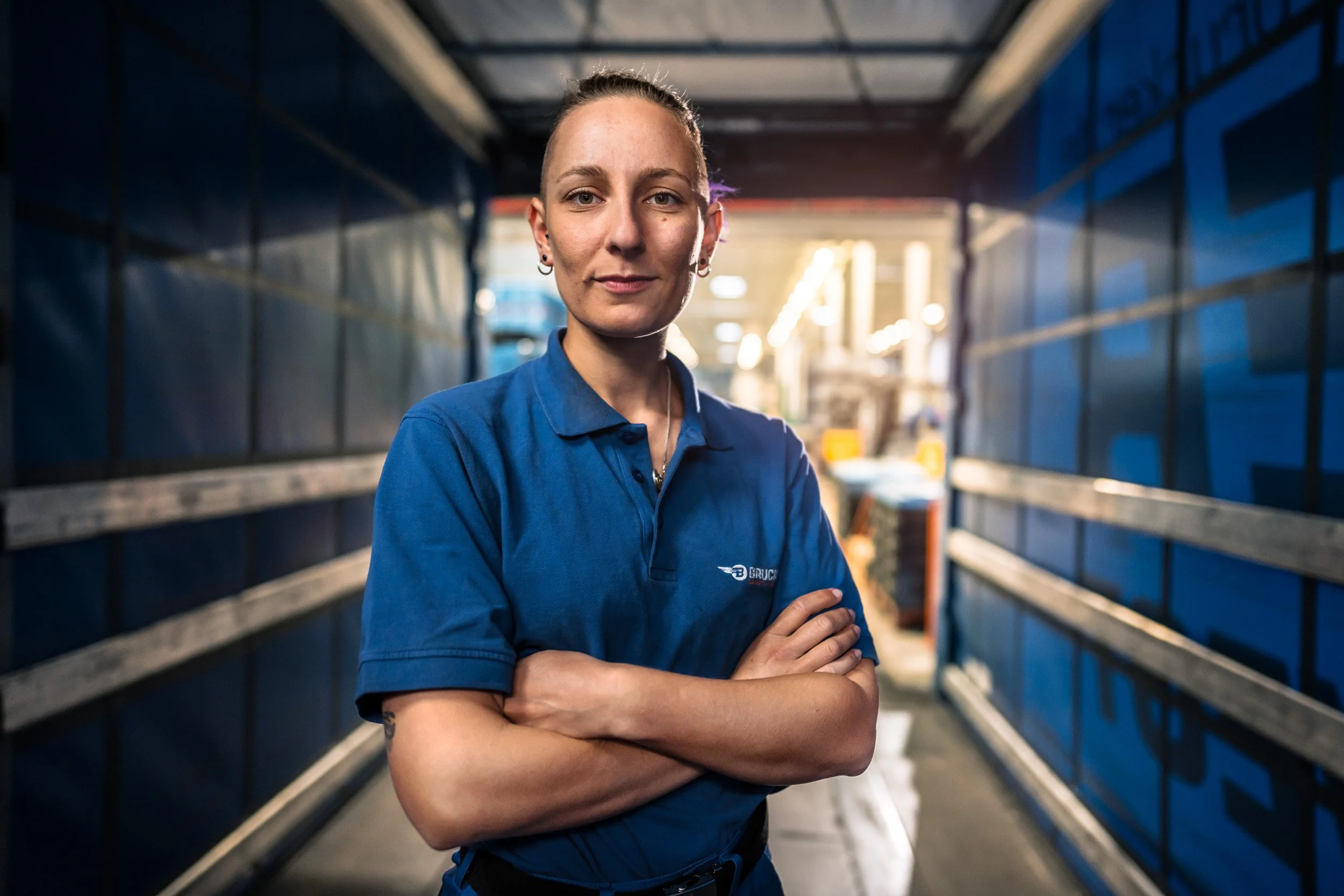 TG_campaign_keyvisual_portrait_logistics_cross_docking_area_oth_01_CI25.jpg