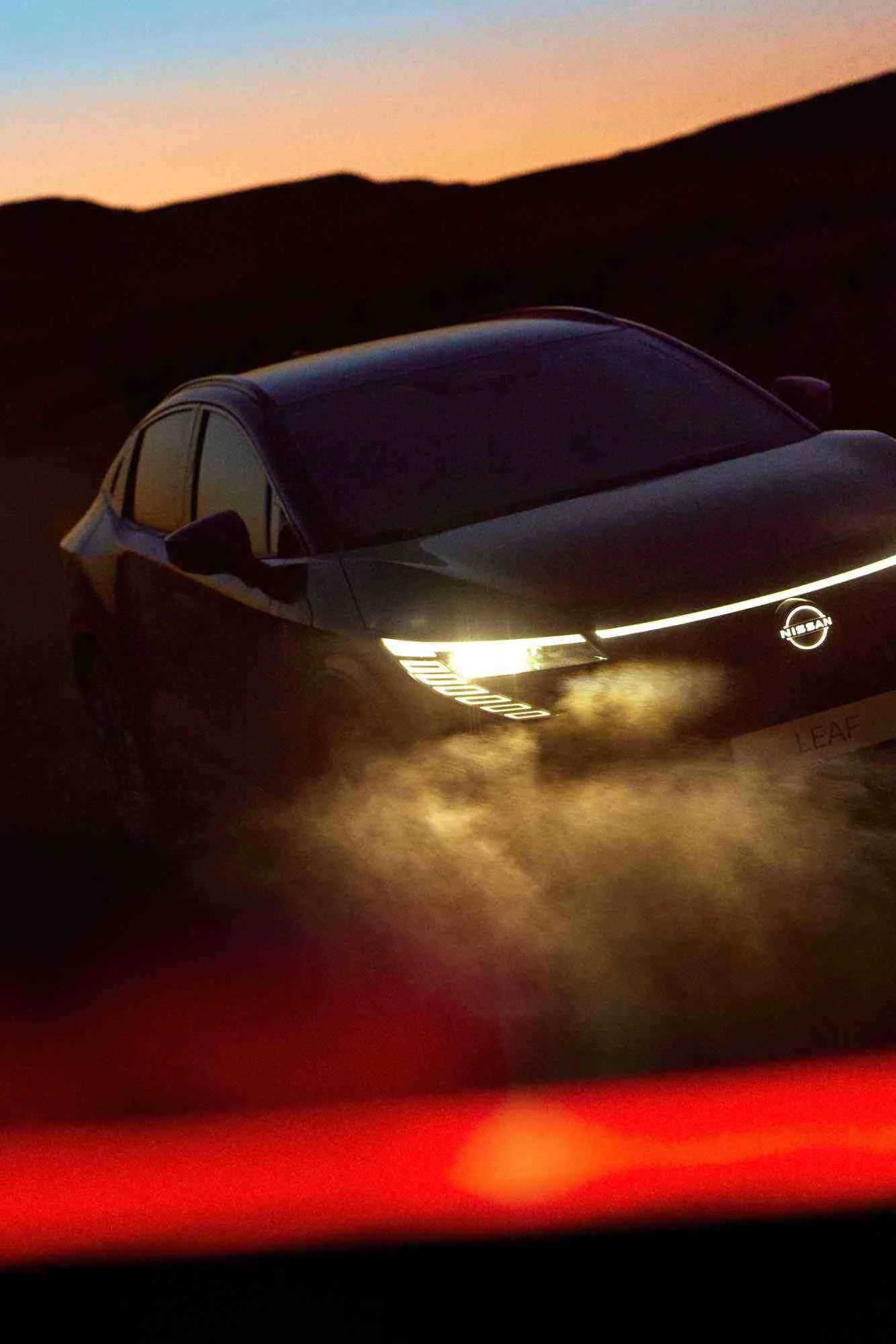 NISSAN-LEAF_05_NIGHT_02256_sRGB_WEB.jpg