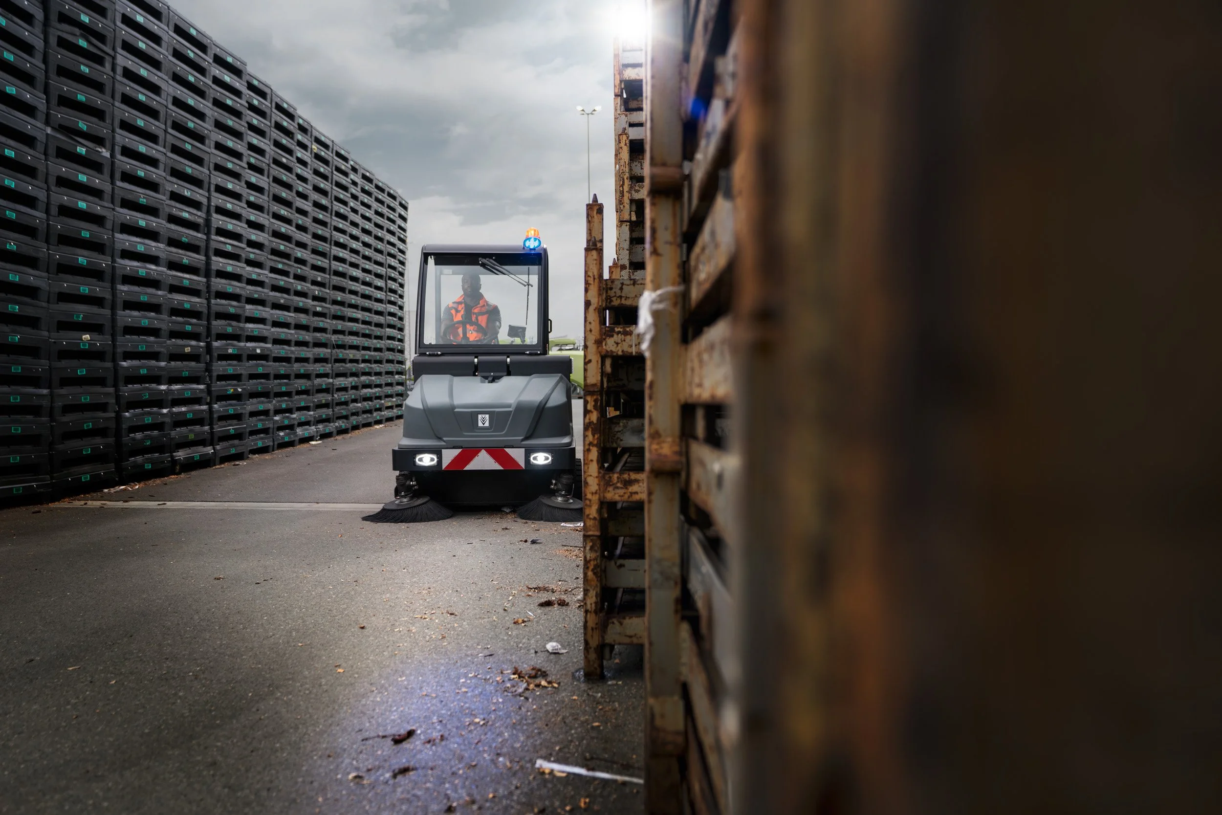 KM_130_300_R_I_challenge_logistics_traffic_area_outdoor_app_05_CI25.jpg