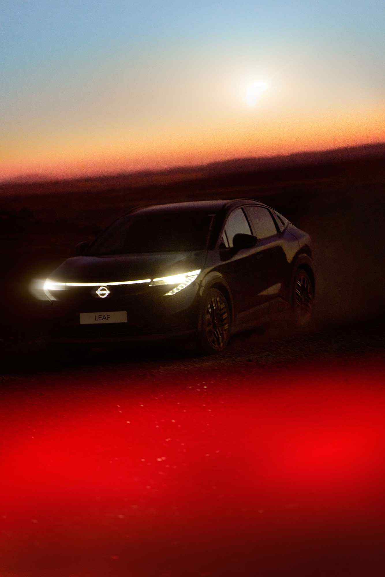 NISSAN-LEAF_05_NIGHT_02106_sRGB_WEB.jpg