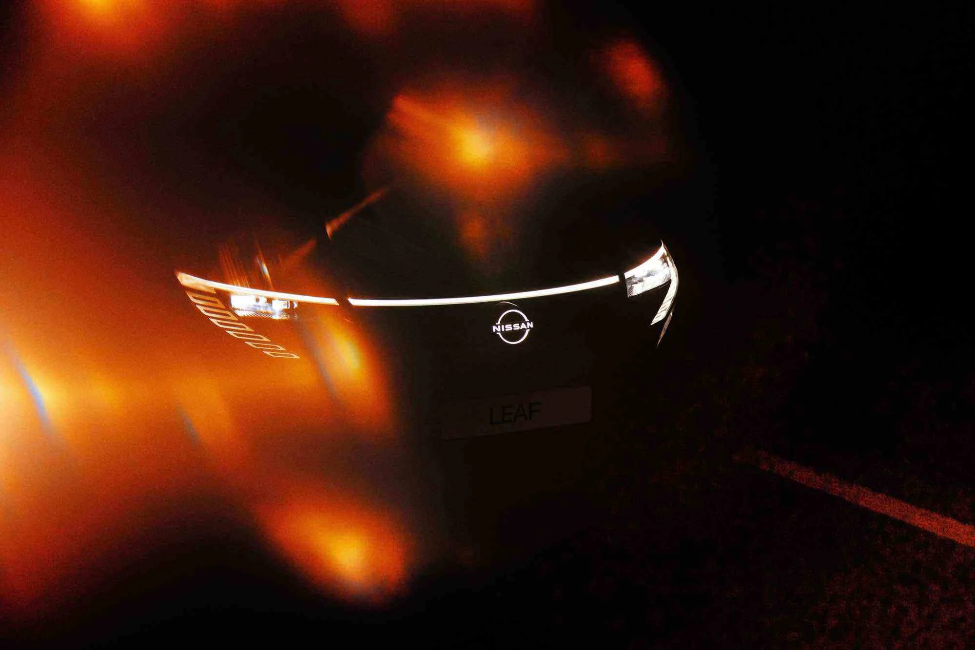 NISSAN-LEAF_05_NIGHT_02707_sRGB_WEB.jpg