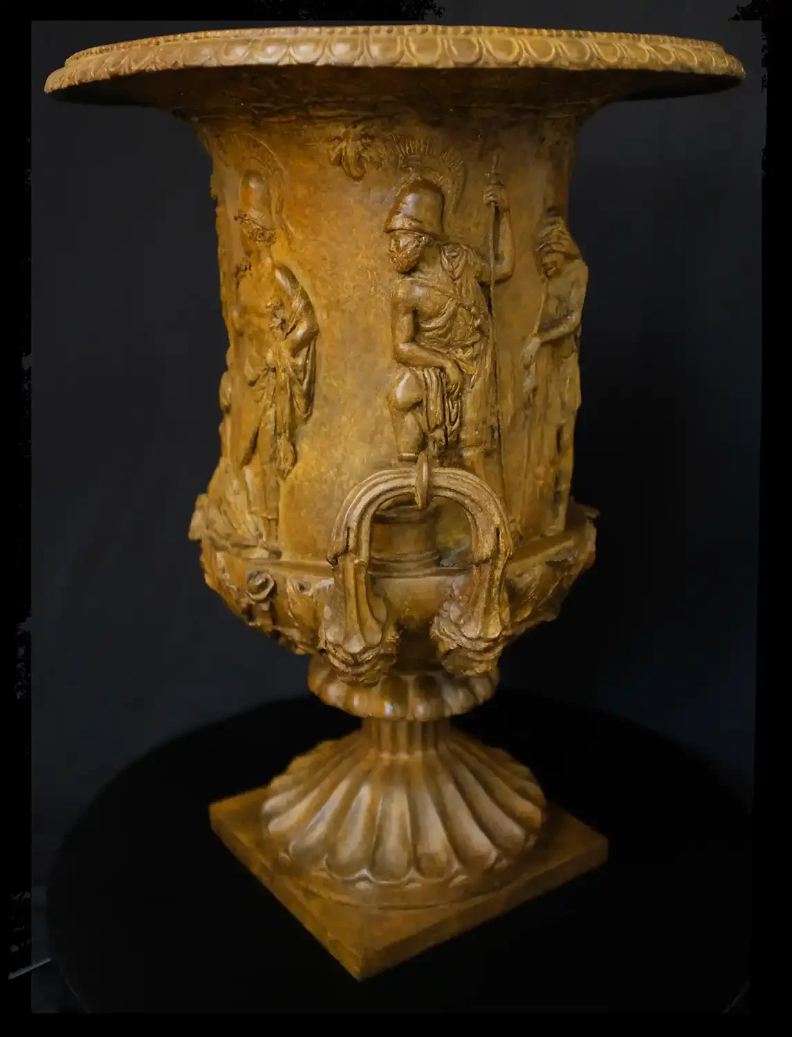 Medici Vase I, 2021 (Patinated bronze, 63 x 48cm)