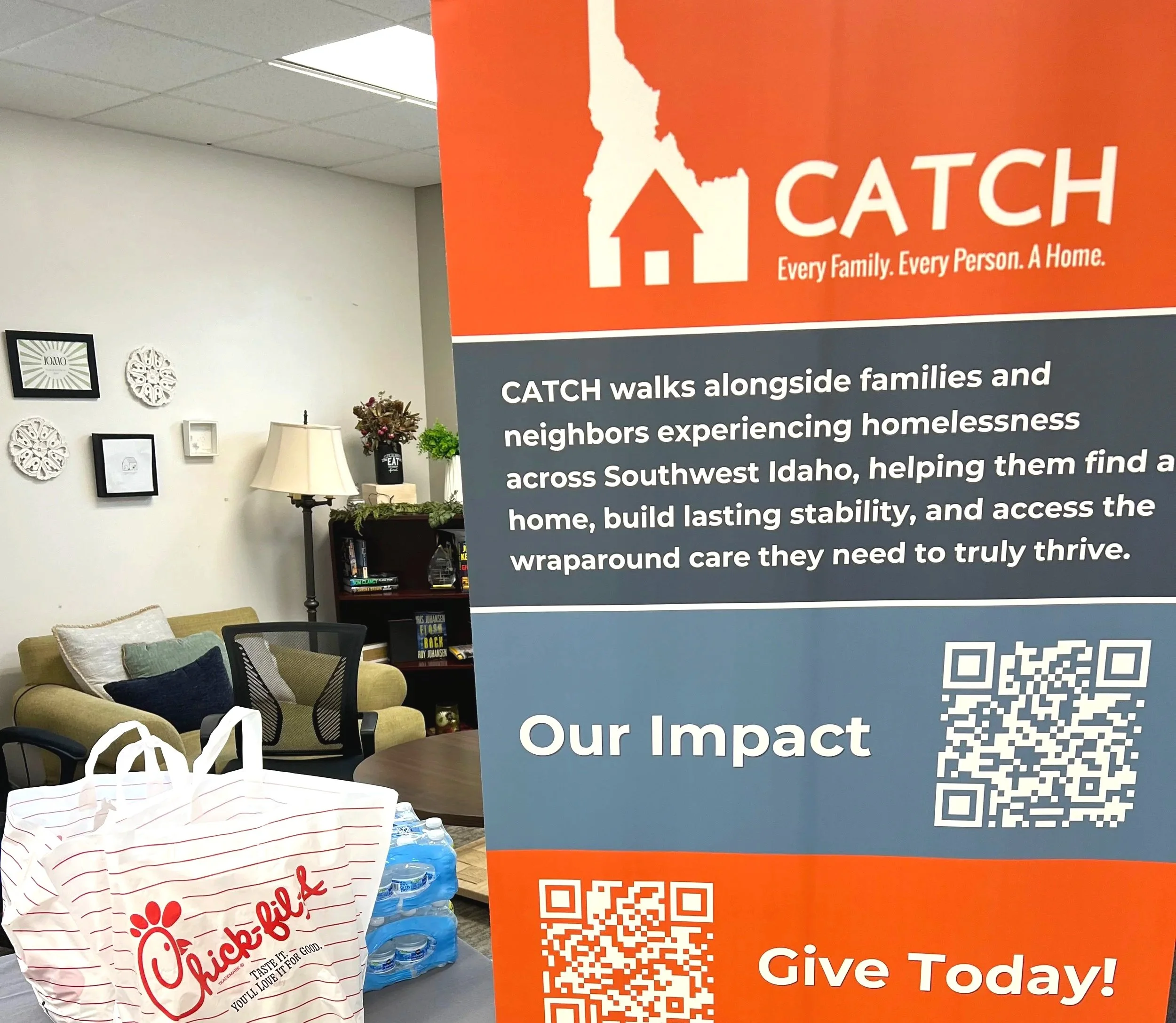 7892+-+Boise+CATCH+Serving+Sandwiches+to+homeless+IMG_0441.jpg