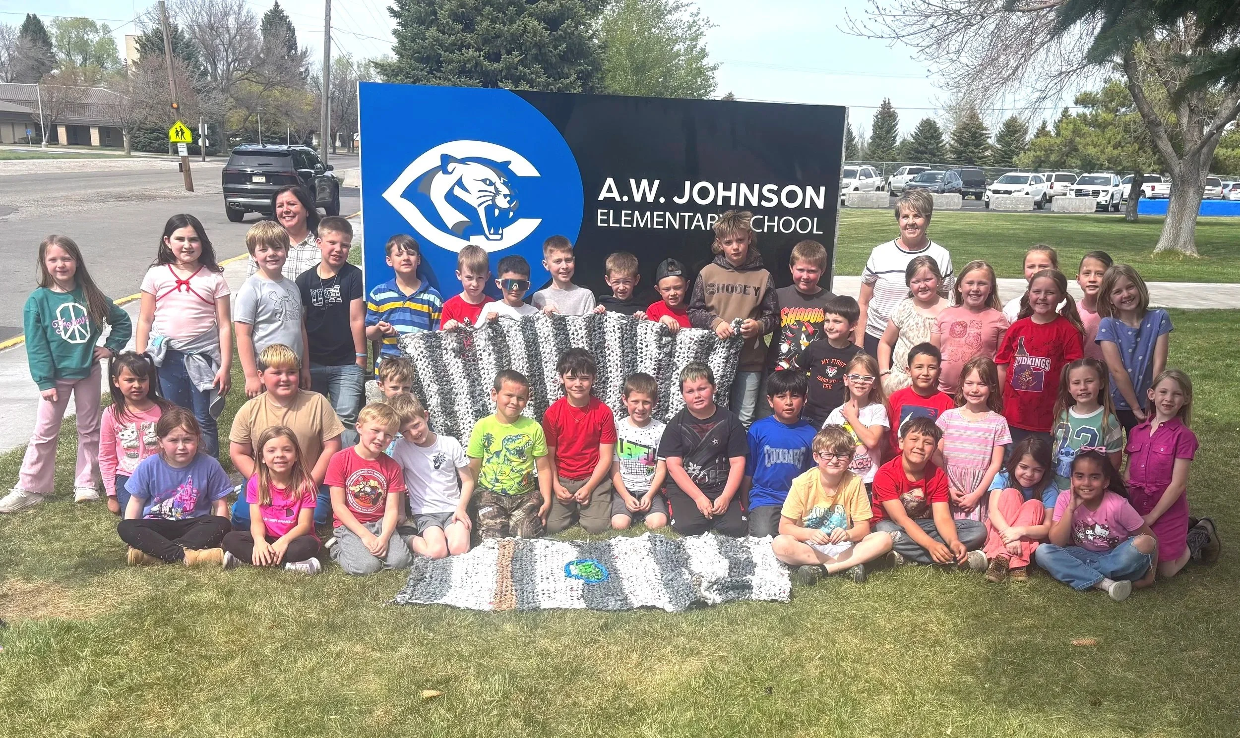 8430+-+Firth+AW+Johnson+Elementary+School+making+sleeping+mats+fr+those+in+need+IMG_1673.jpg