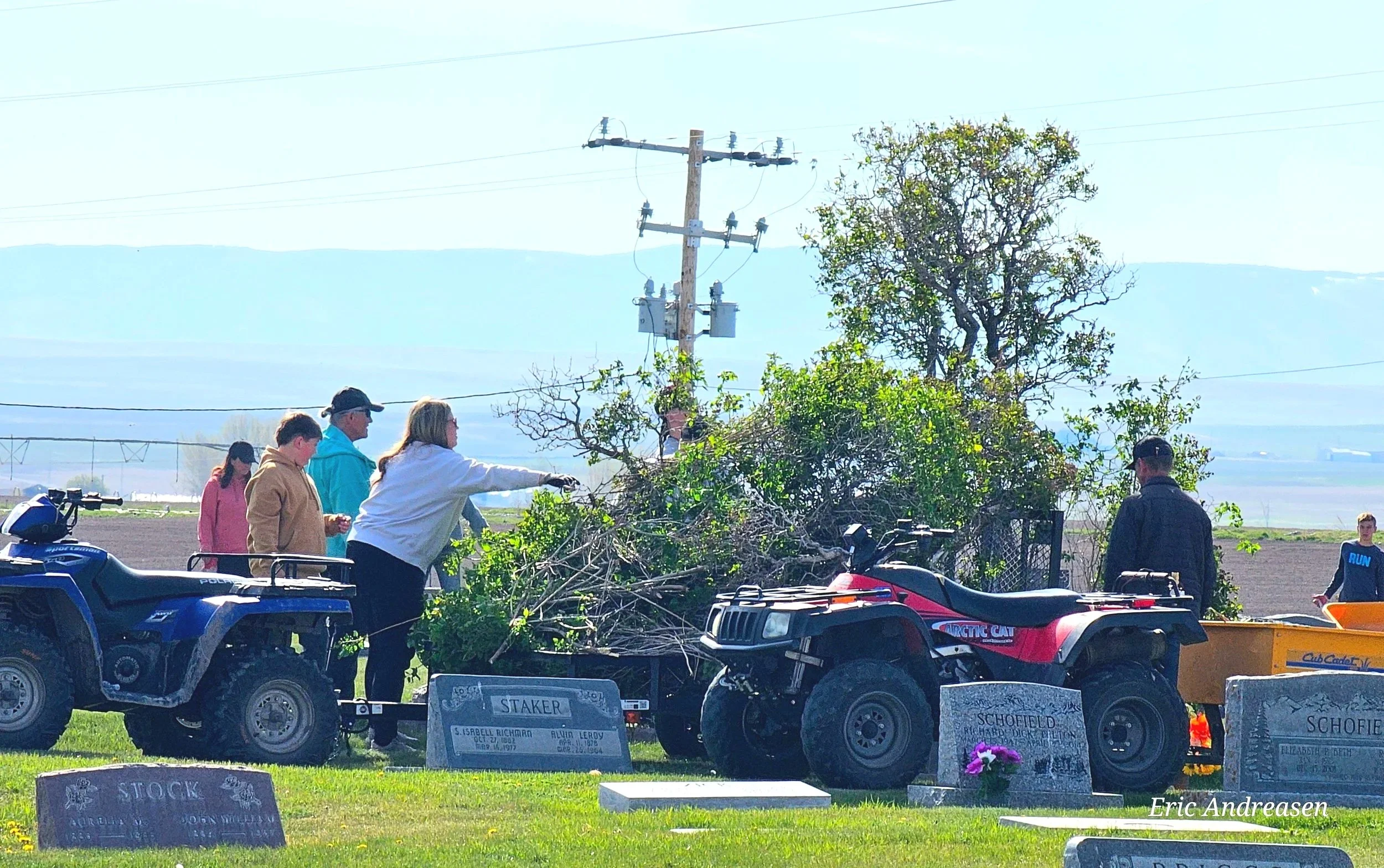 9353+-+Teton+and+Newdale+cleaning+up+cemetery+for+Memorial+Day+1+1000028555.jpg