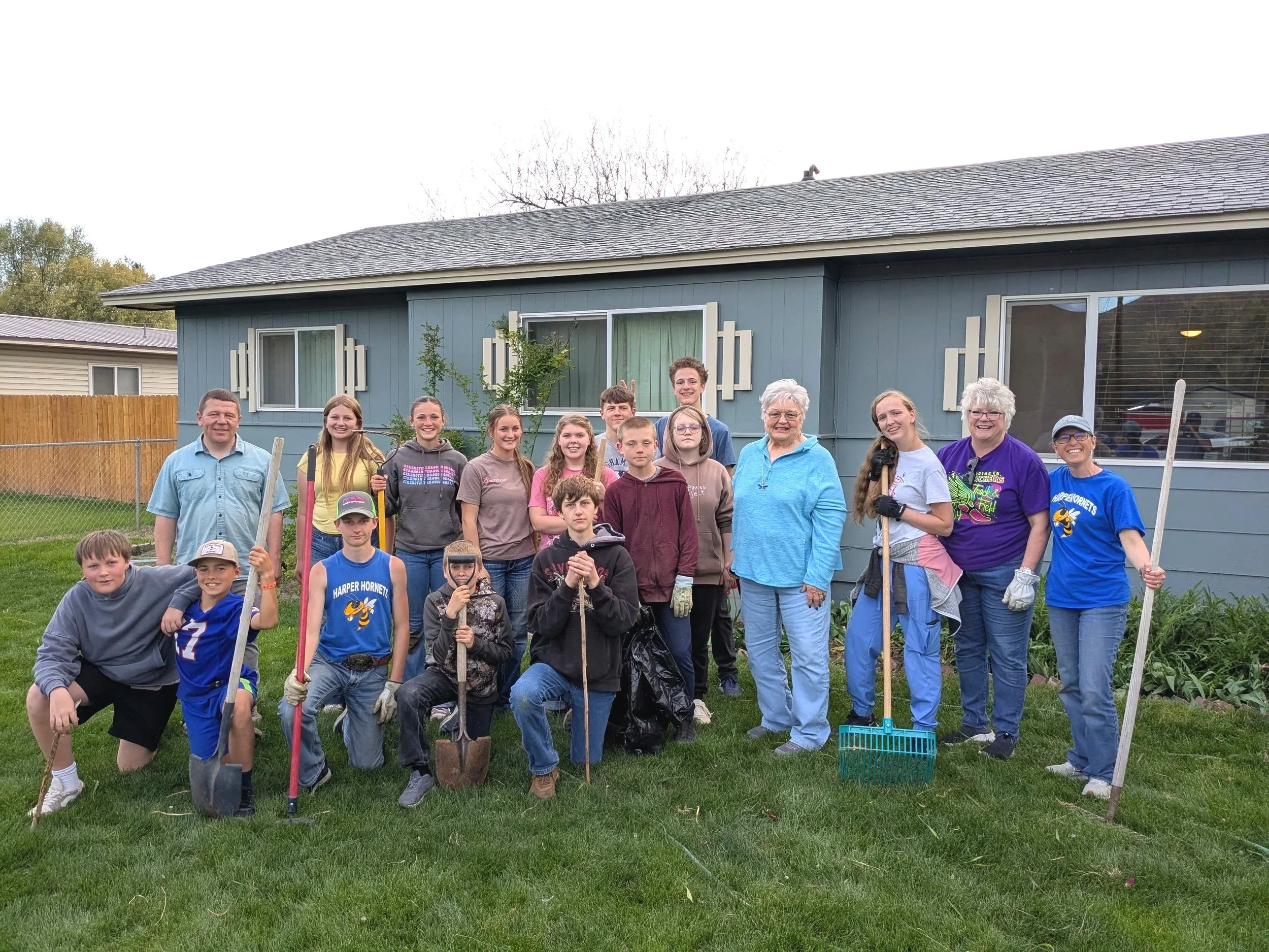 9148+-+Vale+weeding+flower+beds+of+senior+citizens+in+their+town+America250+PXL_20260430_020443946.jpg