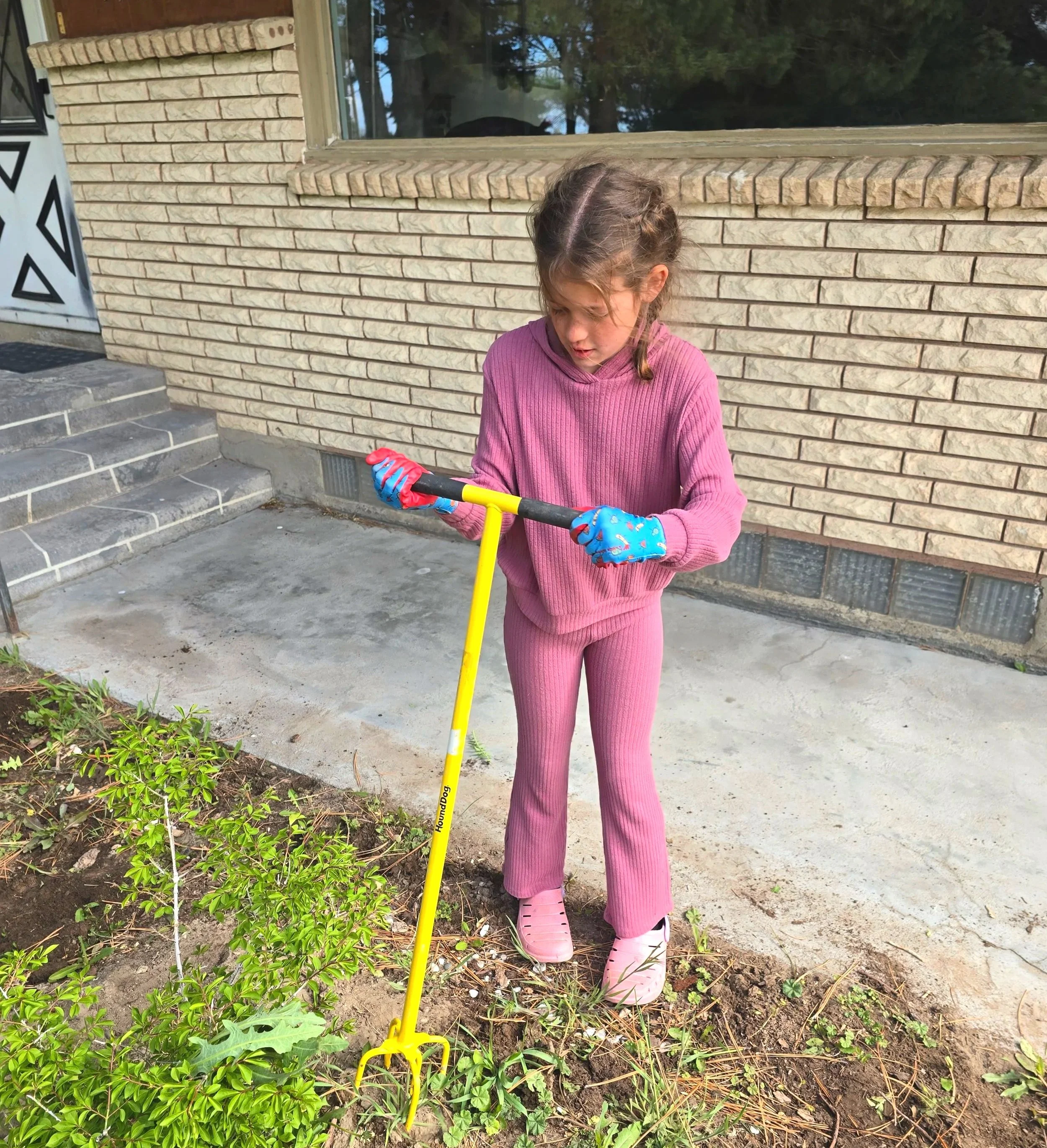 9092+-+Idaho+Falls+girls+weeding+for+great+grandma+America250+2+20260427_100432.jpg