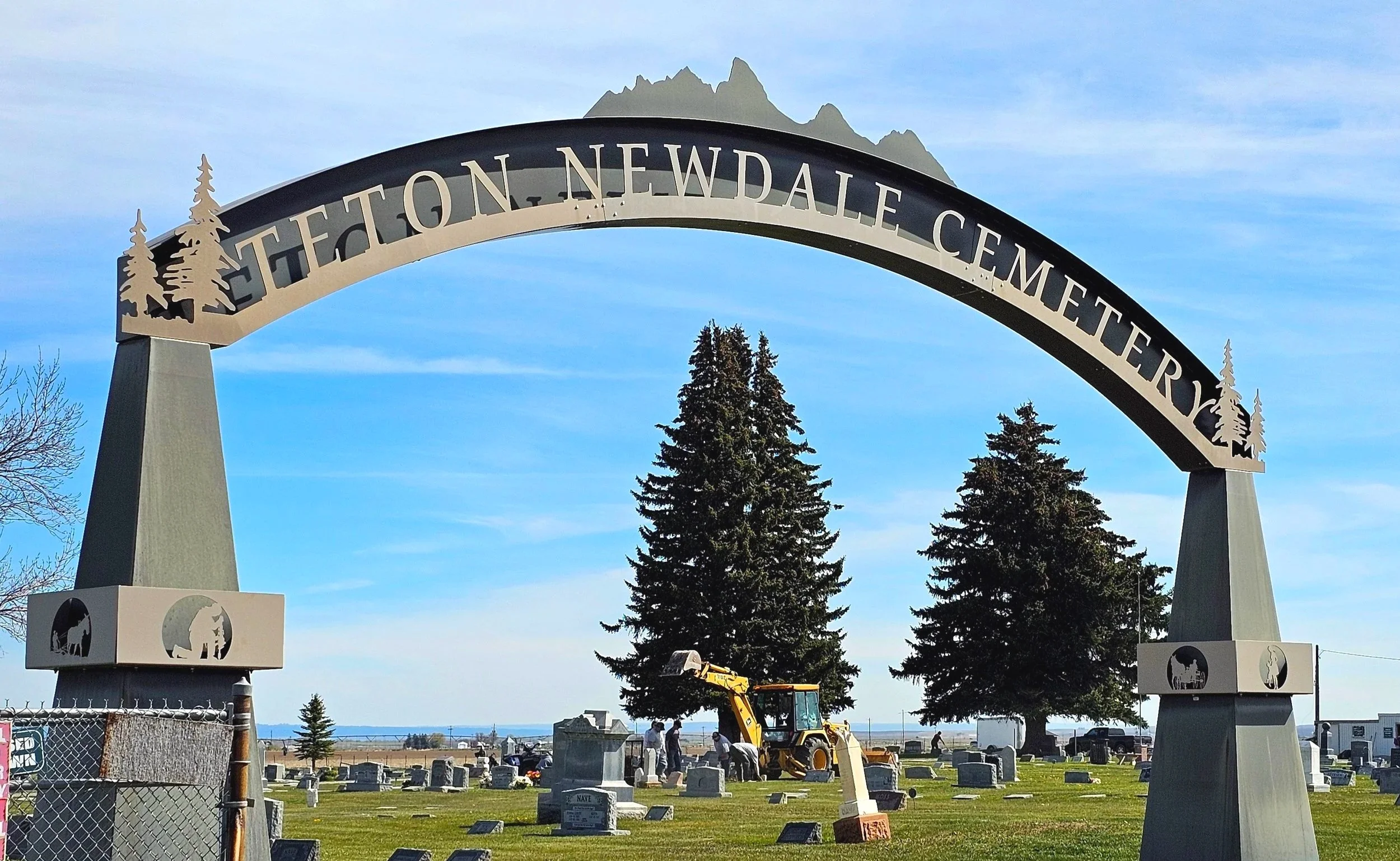 9353+-+Teton+and+Newdale+cleaning+up+cemetery+for+Memorial+Day+2+1000028559.jpg