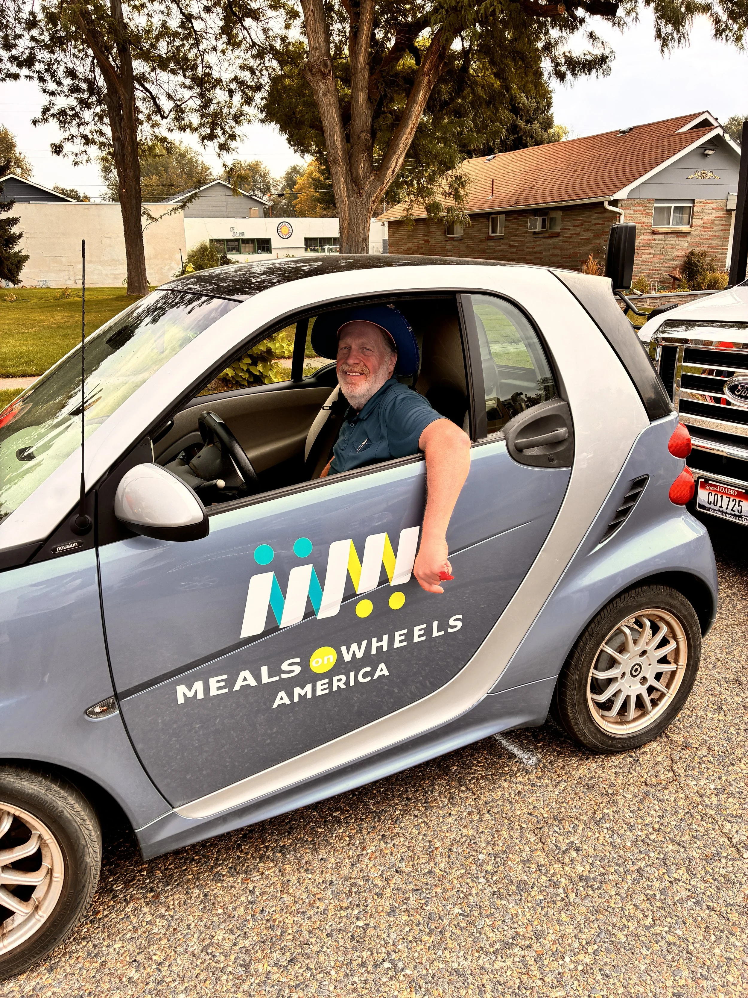 9-6-25+Meals+on+Wheels+Driver+in+the+Parade.JPEG