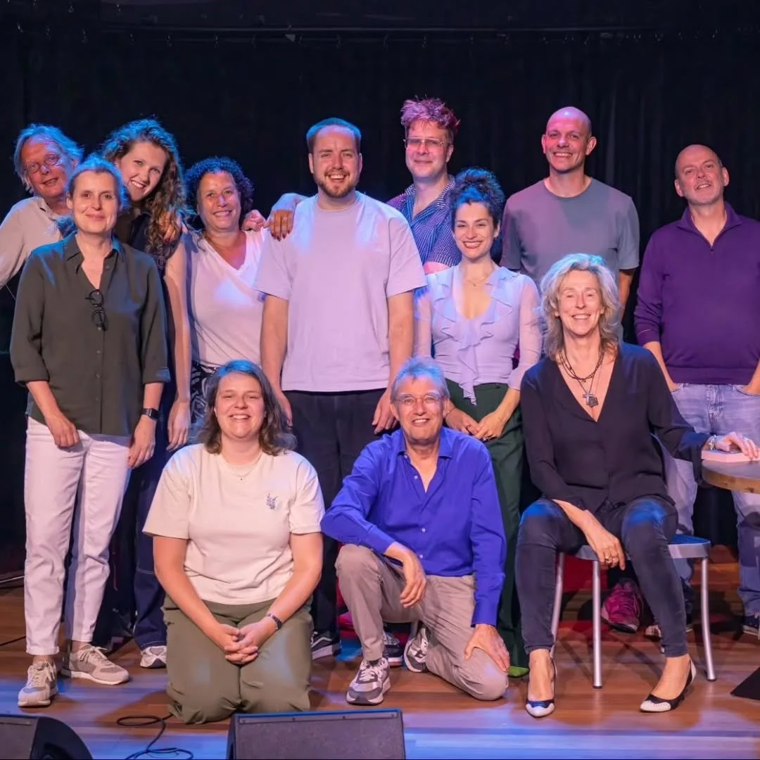 Gisteren waren de opnames van Zomerveren van Andermans veren van Kick van der Veer en ik was een veer, want ik zat in het klasje van Frank! Ik kreeg een hele leuke schrijfopdracht en Frank mocht mij daar op de radio veren voor in mijn reet stoppen. O