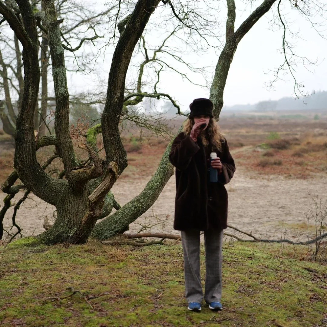 Niks geen warme chocomel op de hei meer. Er moet gewerkt worden! Er moeten grappen en grollen uit dat hoedje getoverd worden. Ben je benieuwd naar het resultaat? Dat is de komende tijd  te bewonderen in:
Heino @theaterpodiumheino 
Arnhem @uitnachtarn