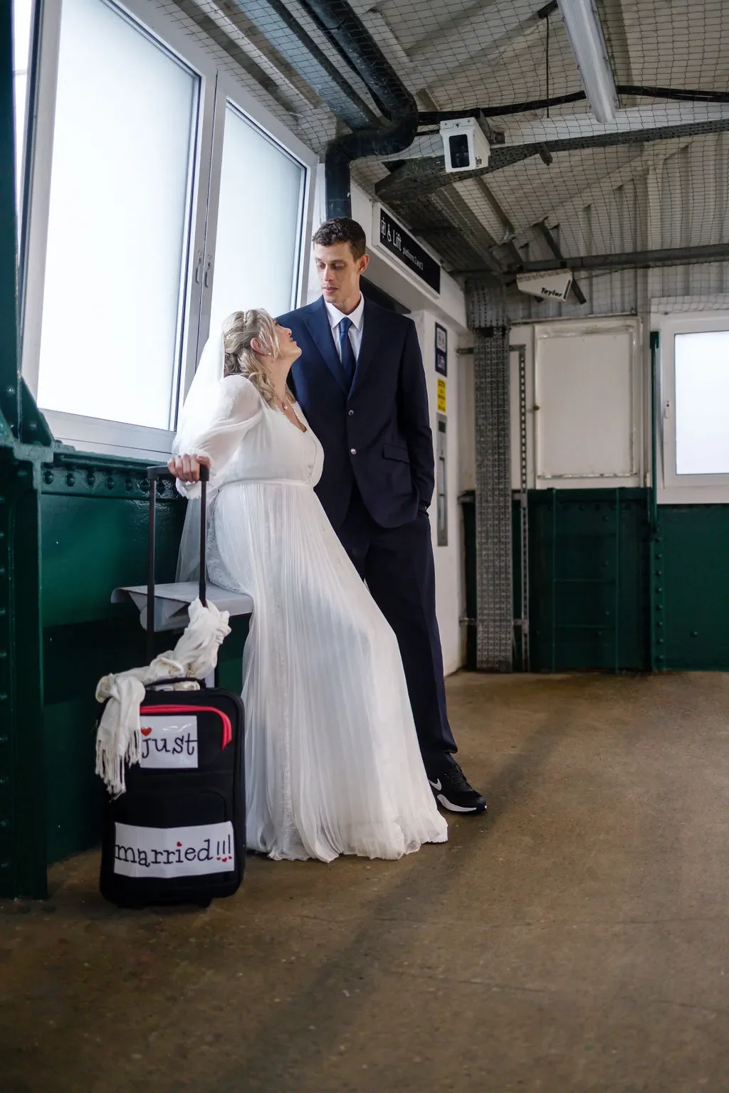 Jana&GavinKentAutumnRainyWeddingPhotography(456of499).webp