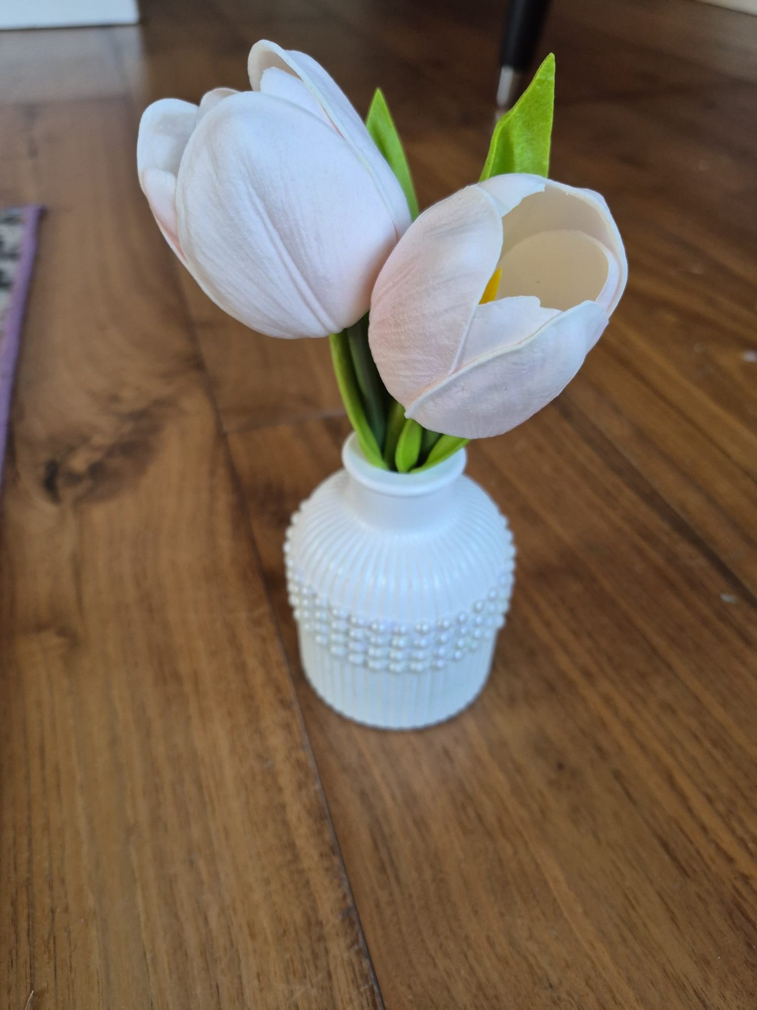 Vase = with pearls - with tulips2.jpeg