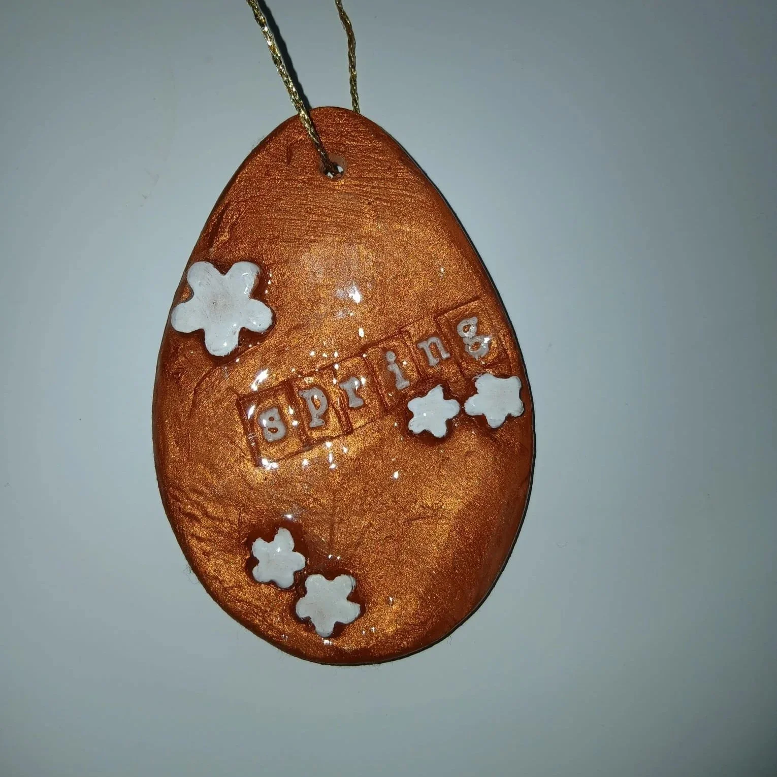 Spring+egg+-+terracotta+-+Front+-+with+flash.jpg