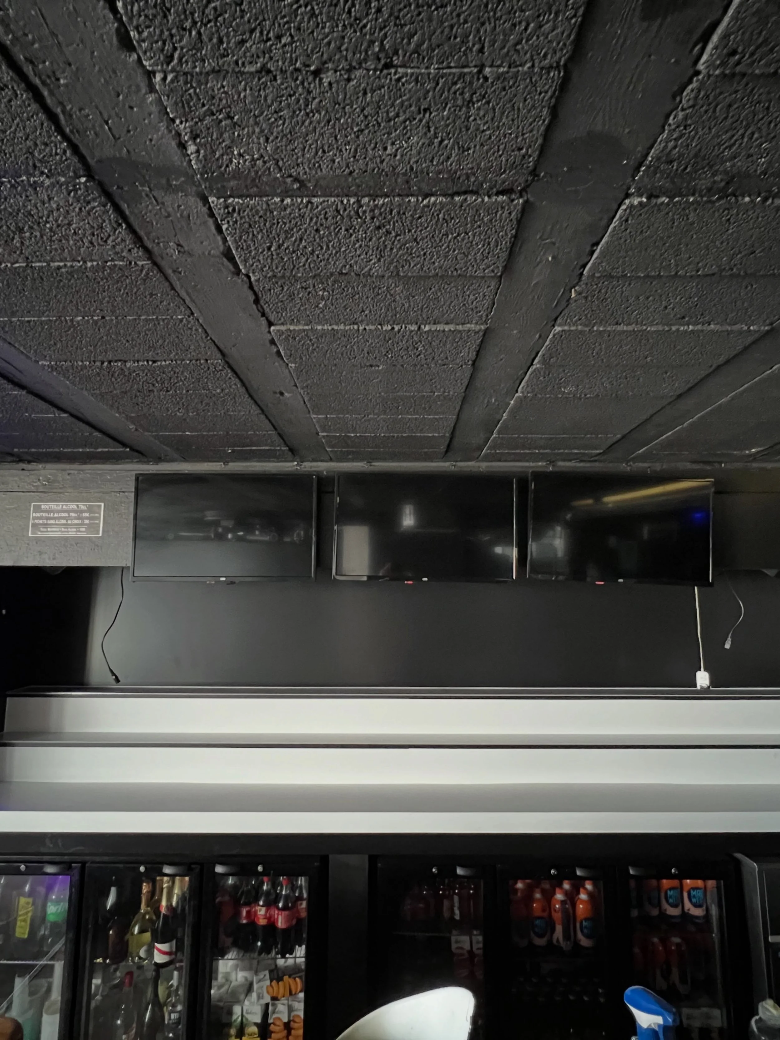 RÉNOVATION SUR-MESURE : BAR DE BOÎTE DE NUIT