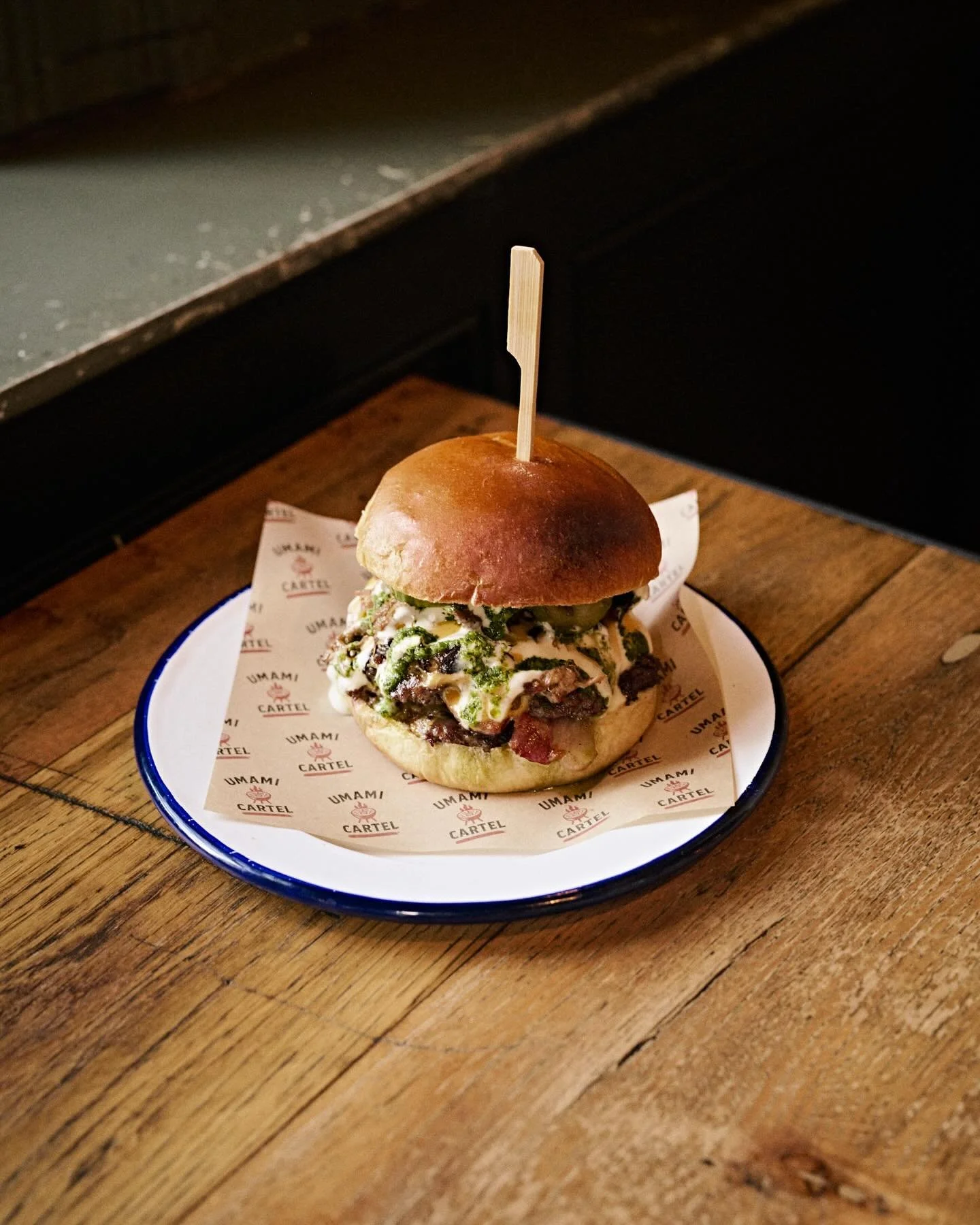 The Katsuobushi Birria burger 🍔🇲🇽

2 four week dry aged smash patties from @yorkshirecraftbutchery / American cheese /Smoked bacon / 16 hour braised birria / salsa verde / bone marrow sour cream / umami pickles 

Flying out at @parishhudd 📍

#bur