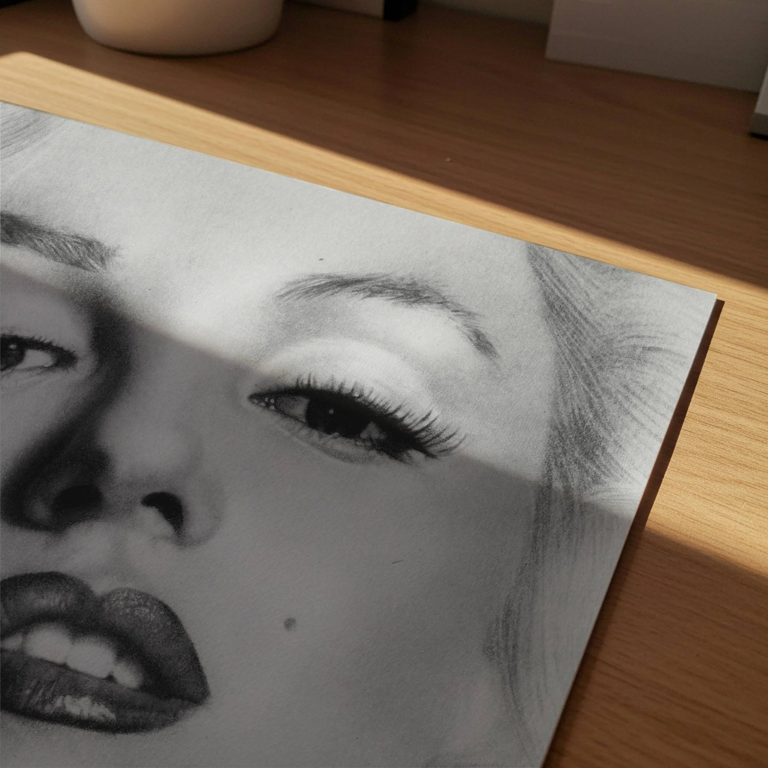 Paper_on_desk2_Mockup.jpg