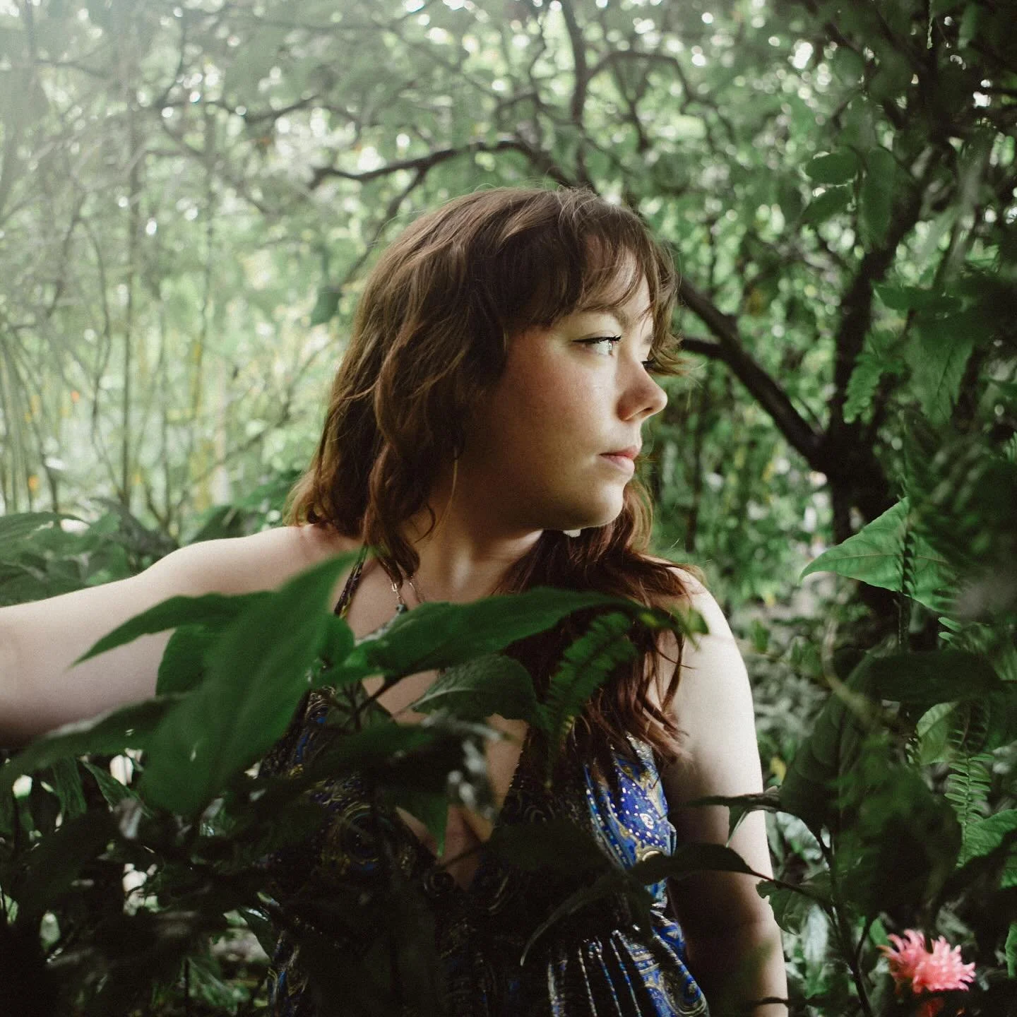 Accidentally deleted my fb photo so dug out another shot from the same series with the talented @bysiriaferrer 💚 Hair is blonde and short now, but still in love with it all a year on ! 🌿