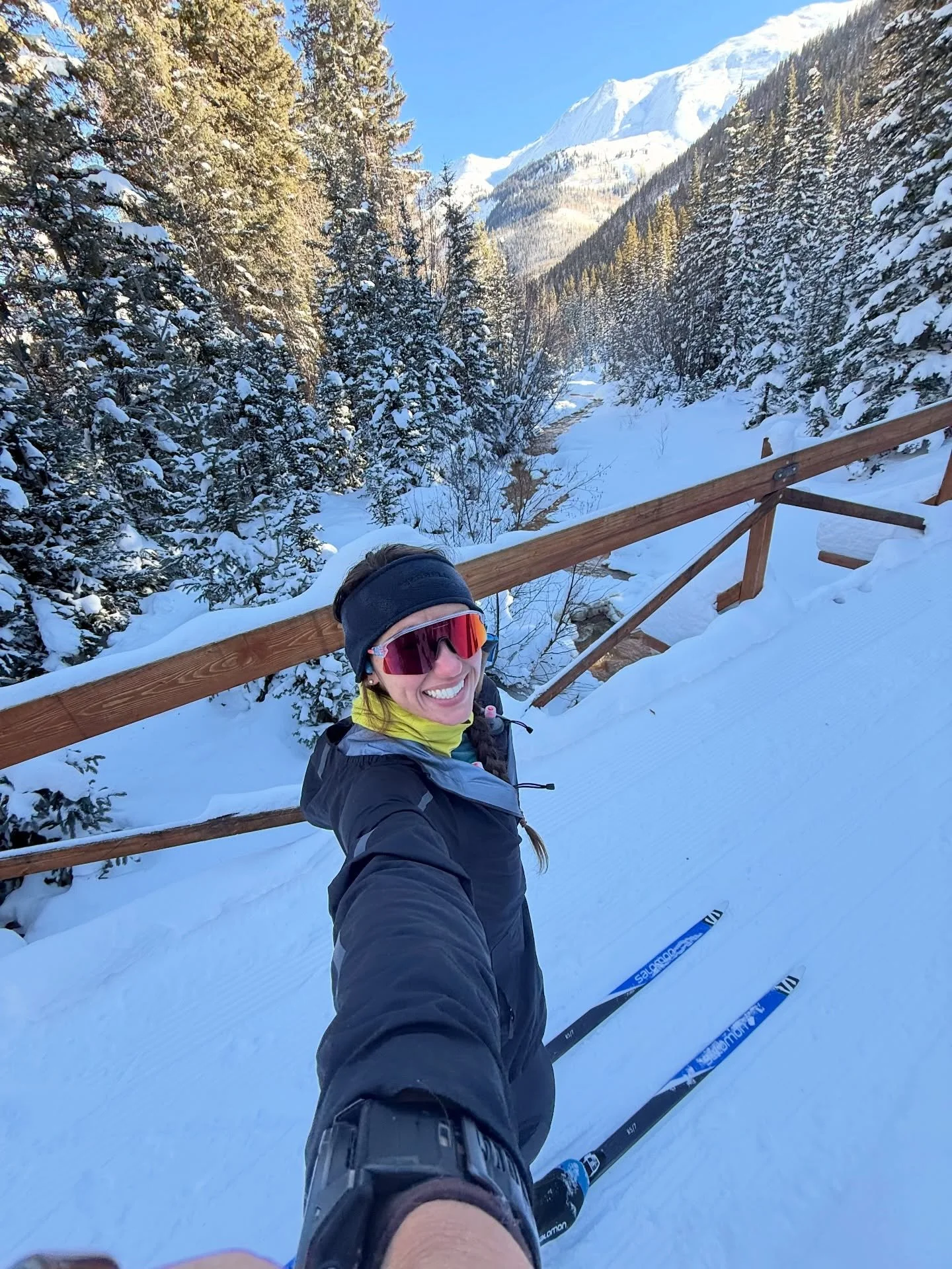 It&rsquo;s winter sports season! Nothing like blasting the legs with the first skate ski of the season. It&rsquo;s starting to feel a lot like Christmas with all this snow, so I&rsquo;ll enjoy it while it&rsquo;s here🎄✨

#wintertraining #ultrarunner