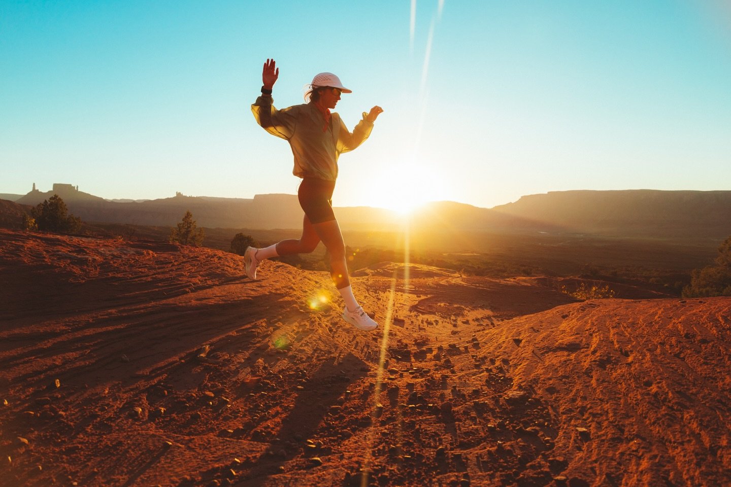 Excited to share some photos from my most recent shoot in Moab (featuring the Moab!) with @merrell 🌞 Pinching myself every now and then just to make sure I&rsquo;m awake.

What&rsquo;s your fave shoe?

Photographer: @willsaundersphoto 
Photo Assista