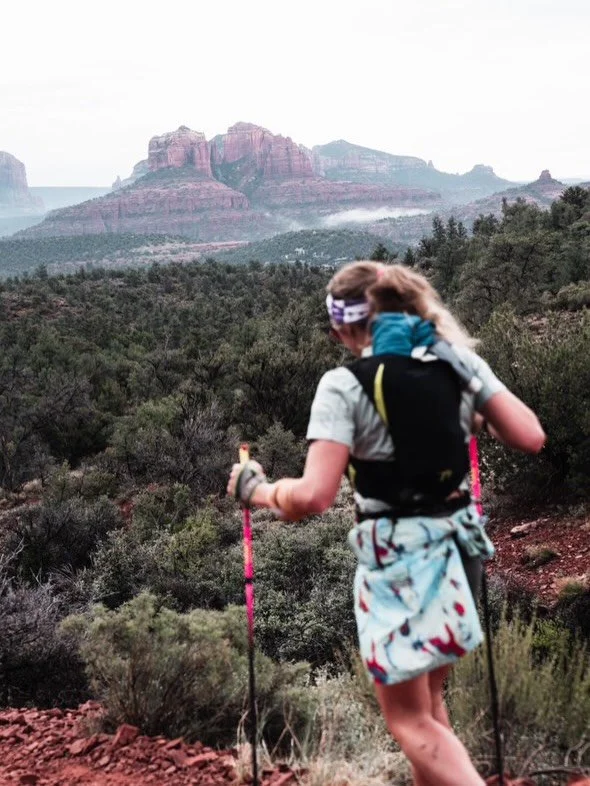 Realizing it was only last year that I got to crew and pace @shelbzzf at @cocodona250! SO DAMN PROUD of her 4th place finish, taking off an entire day compared to her previous 2021 time. The sheer fitness, mental toughness, and grit that it takes to 
