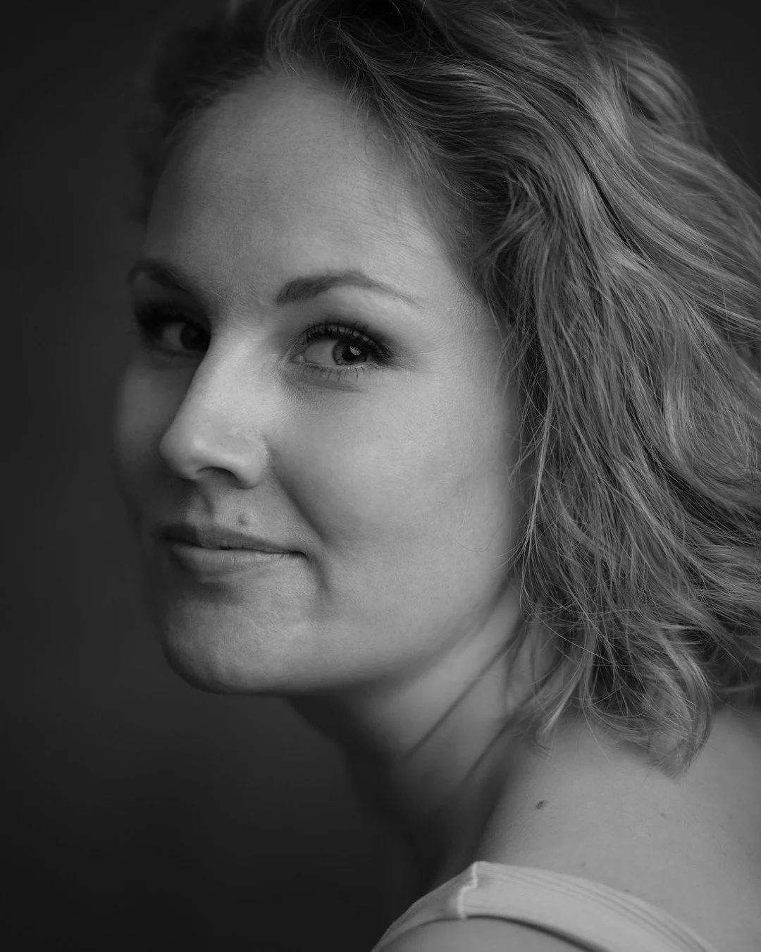 PAUZE portet van Denise in zwartwit door Michiel Heijmans