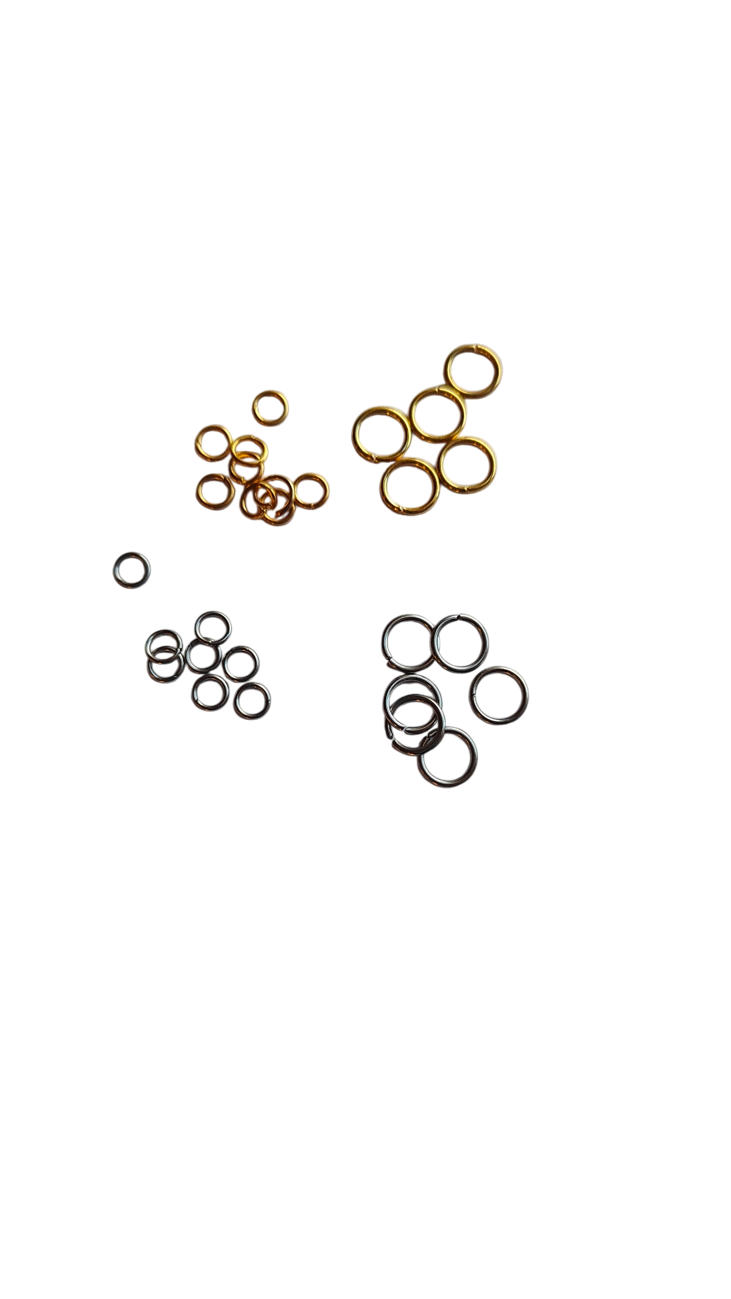 Kuvassa on korupajassa käytettäviä kirurginteräksestä valmistettuja metalliosia, 18K kullattuja ja teräksisiä. Kaikki osat ovat nikkelittömiä.