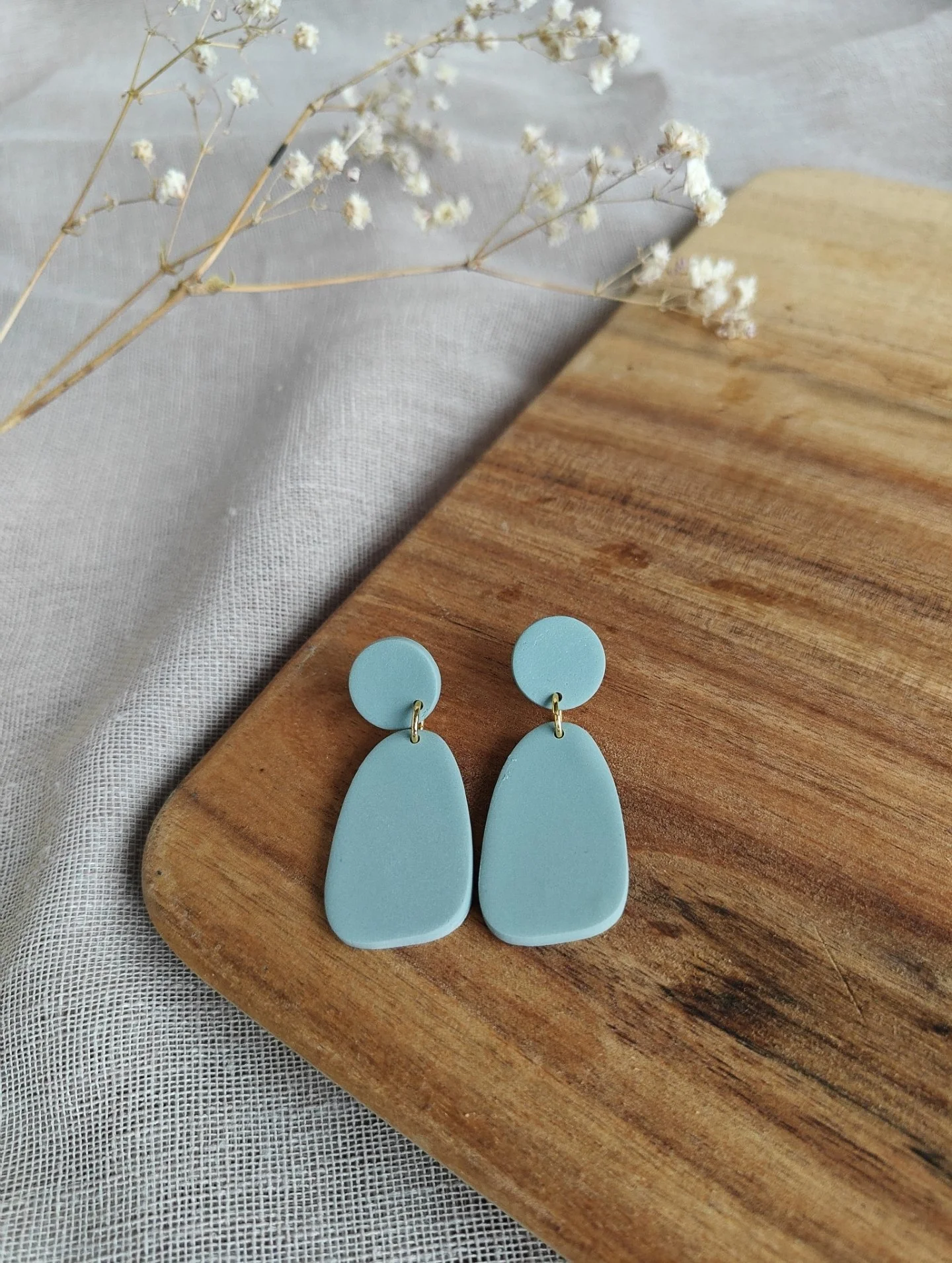 MANTA  — yksiväriset roikkuvat korvakorut