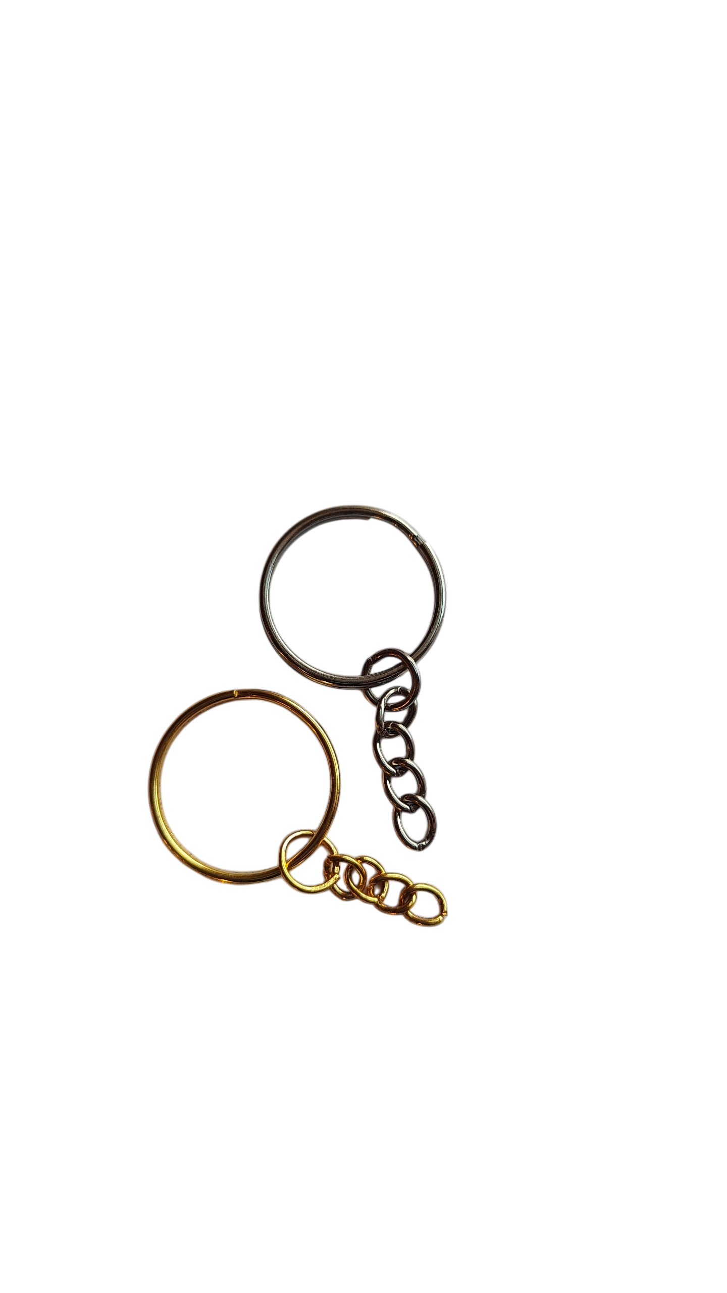 Korupajassa voit valmistaa myös avaimenperiä, vaihtoehtoina kullattu ja teräksinen.