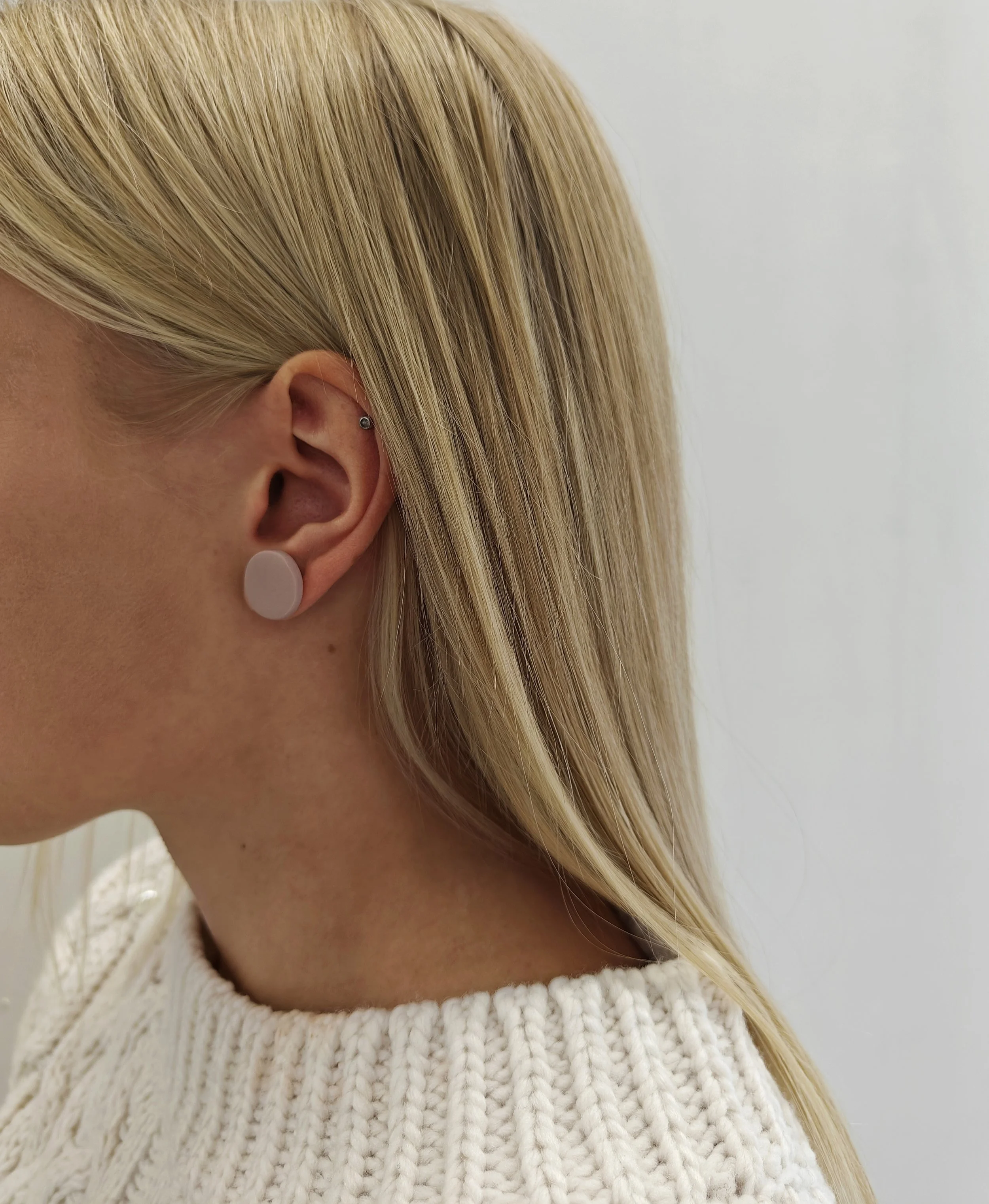 Yksiväriset nappikorvakorut KAADOdesign SANIA BEETI.jpg