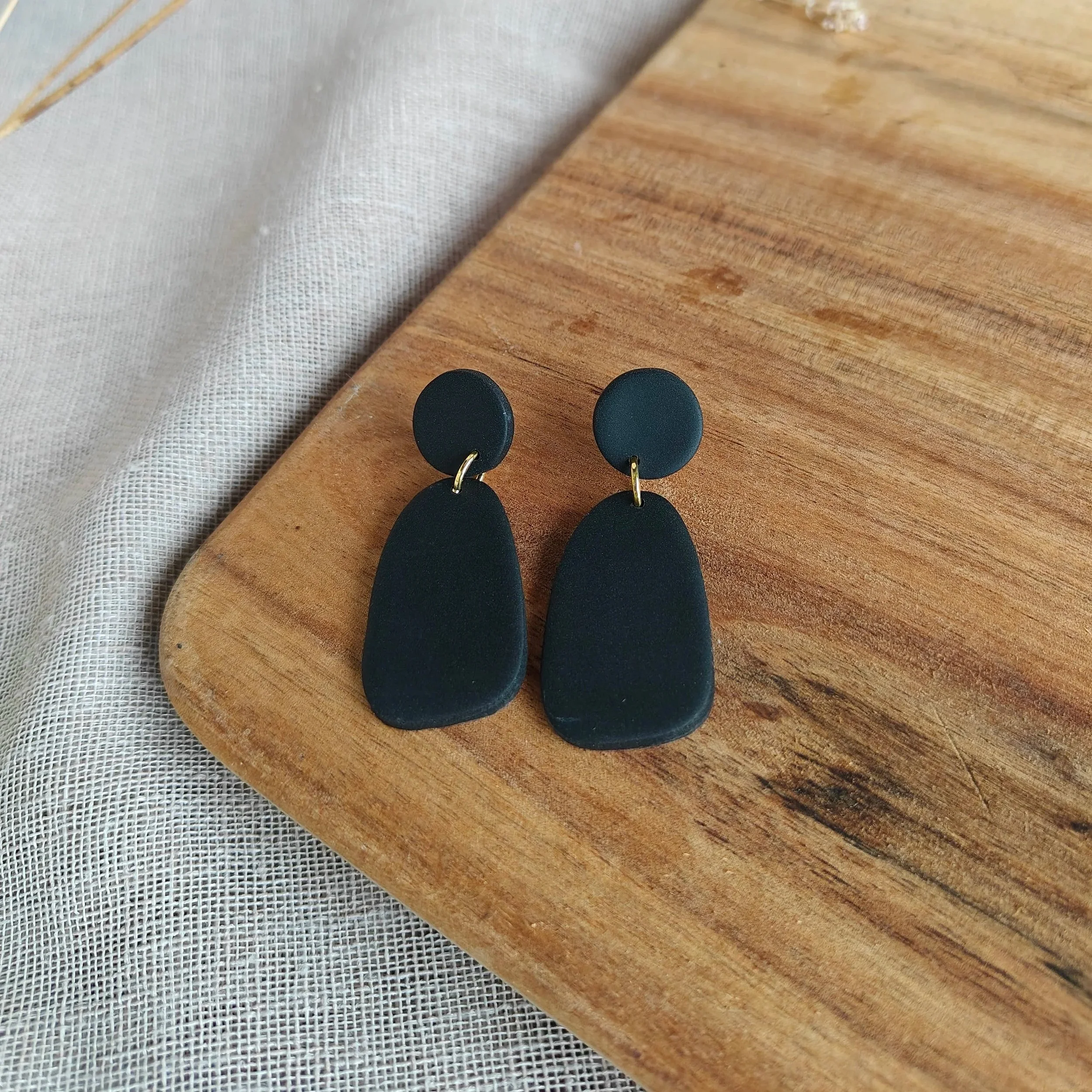 MANTA  — yksiväriset roikkuvat korvakorut