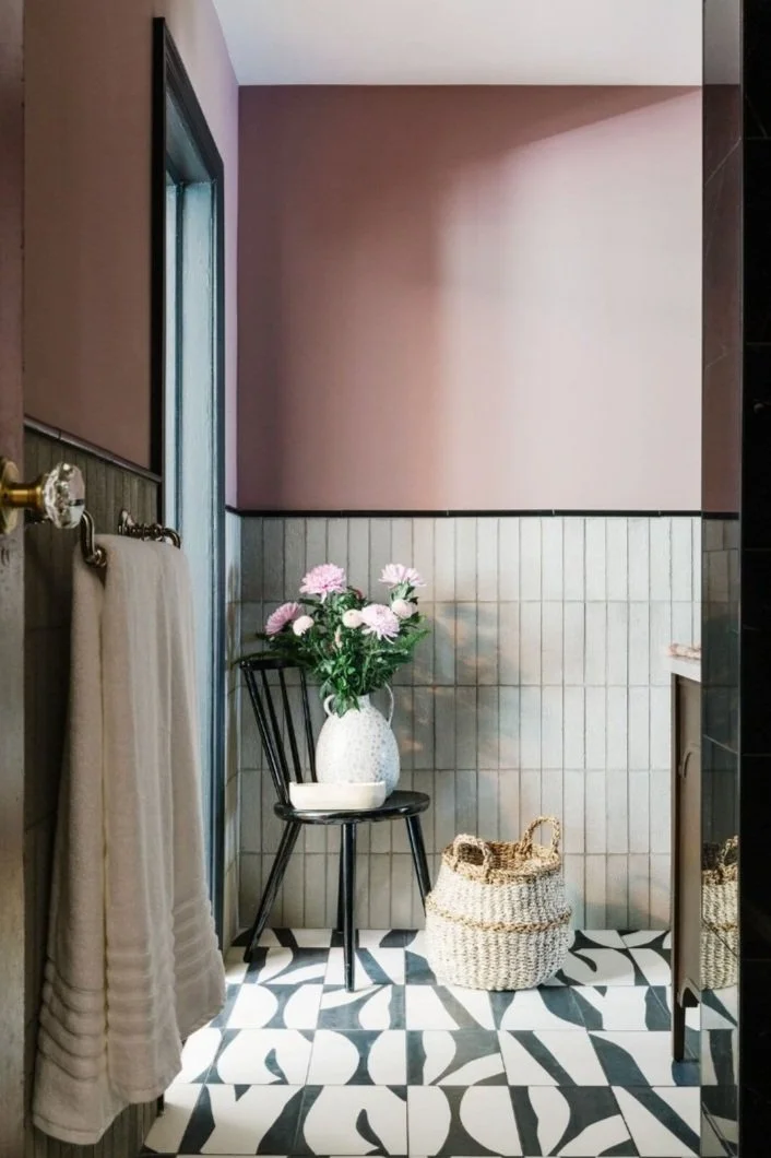 Bathroom Design with Abstract Black & White Tiles