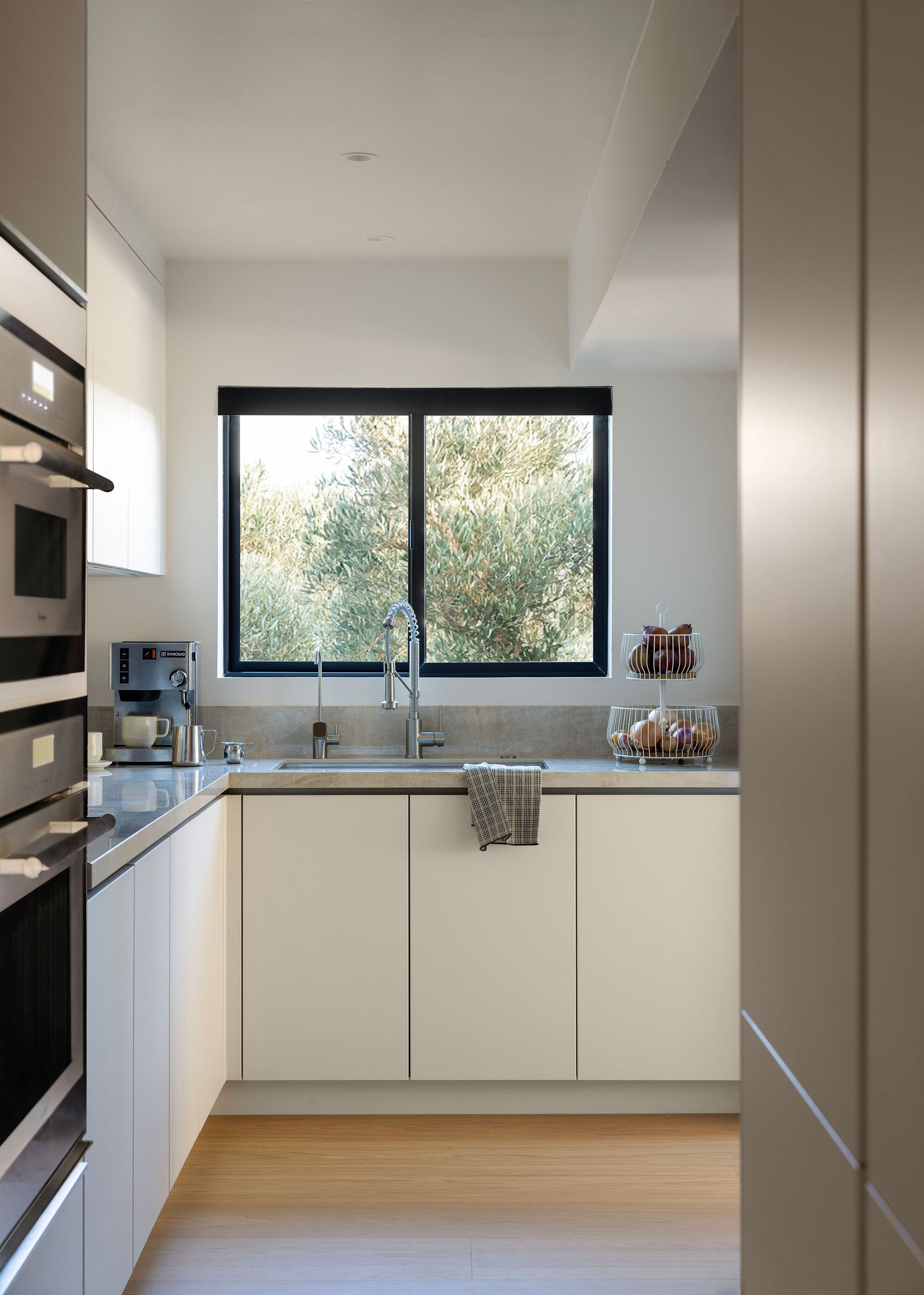 Studio Lunarey - High End - Hidden Kitchen Design Woodside.jpg