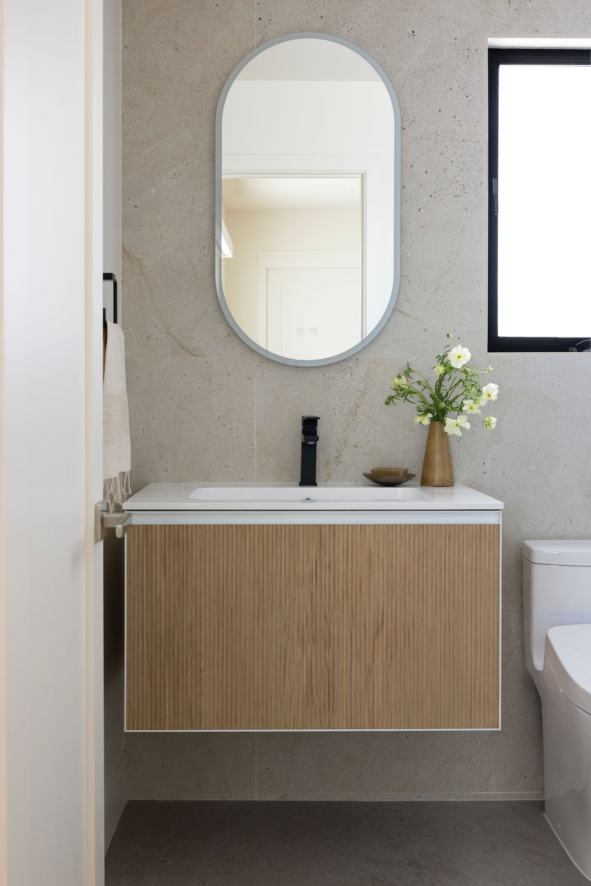Studio Lunarey - Modern - Bathroom - Remodel - Redwood - City..jpg