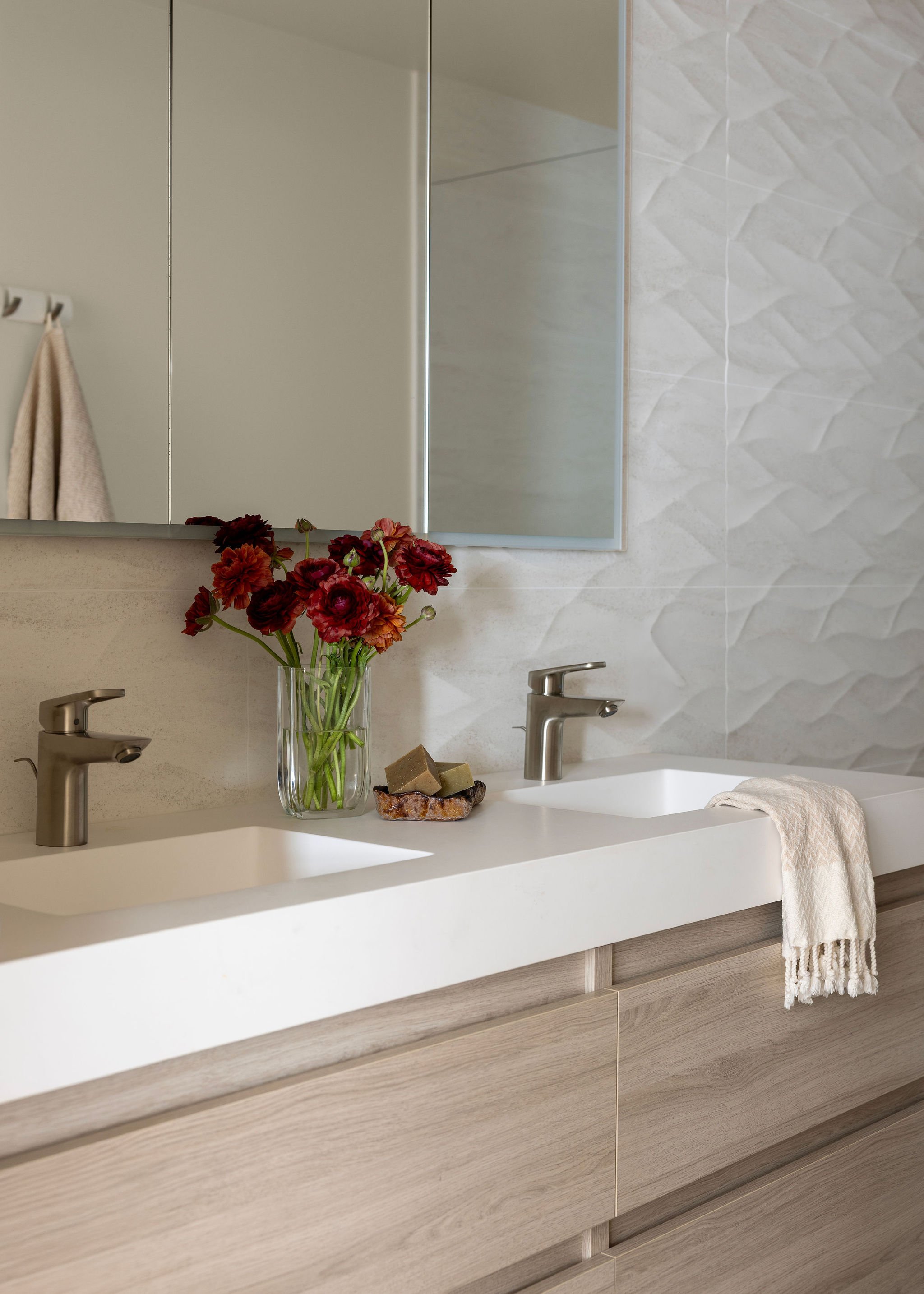 Studio Lunarey - High End - Custom Bathroom Design Saratoga.jpg