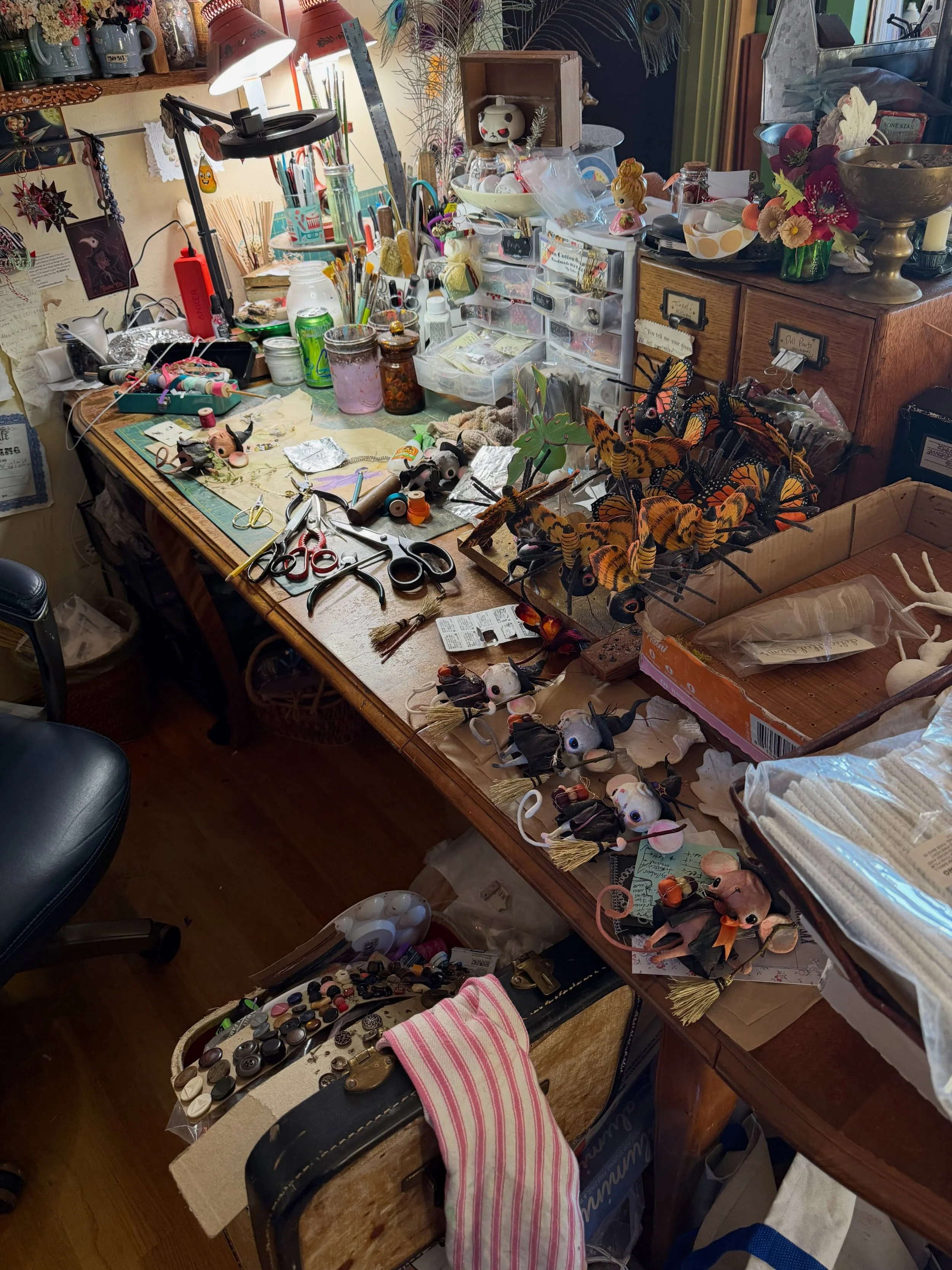 My crazy work station right now!  A little embarrassing, but that&rsquo;s how it goes this time of year!  I am getting some creations completed for my 2 upcoming shows:
@soapcauldron September 12th and @allhallowsartfest September 26th.
I&rsquo;ll ke
