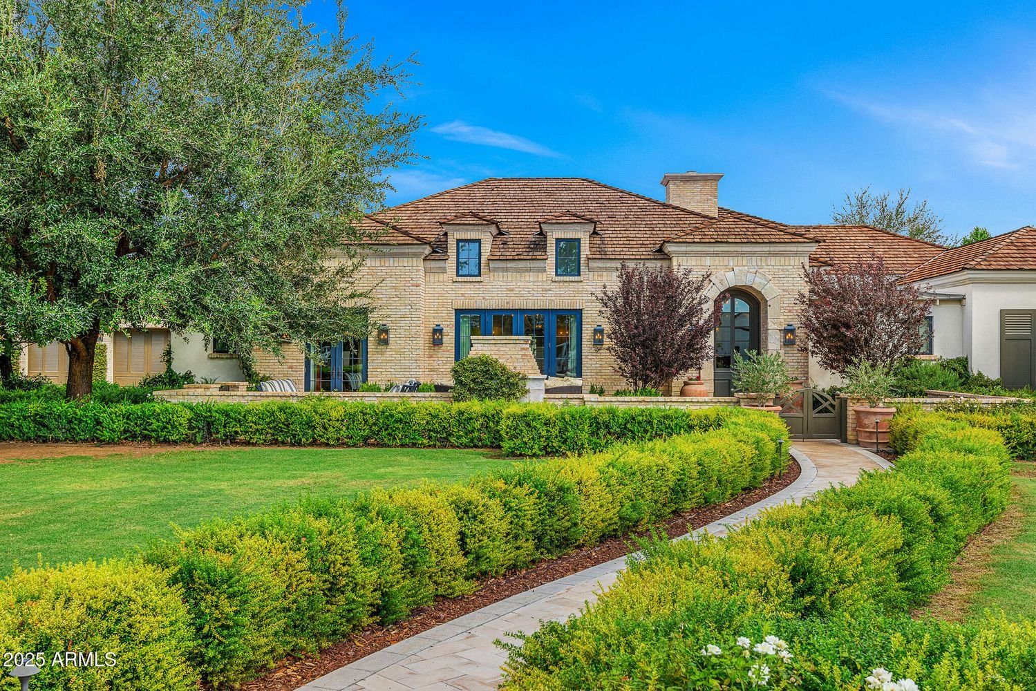 9,450,000 | 5 Beds | 8 Baths | 6,349 Sq.Ft.