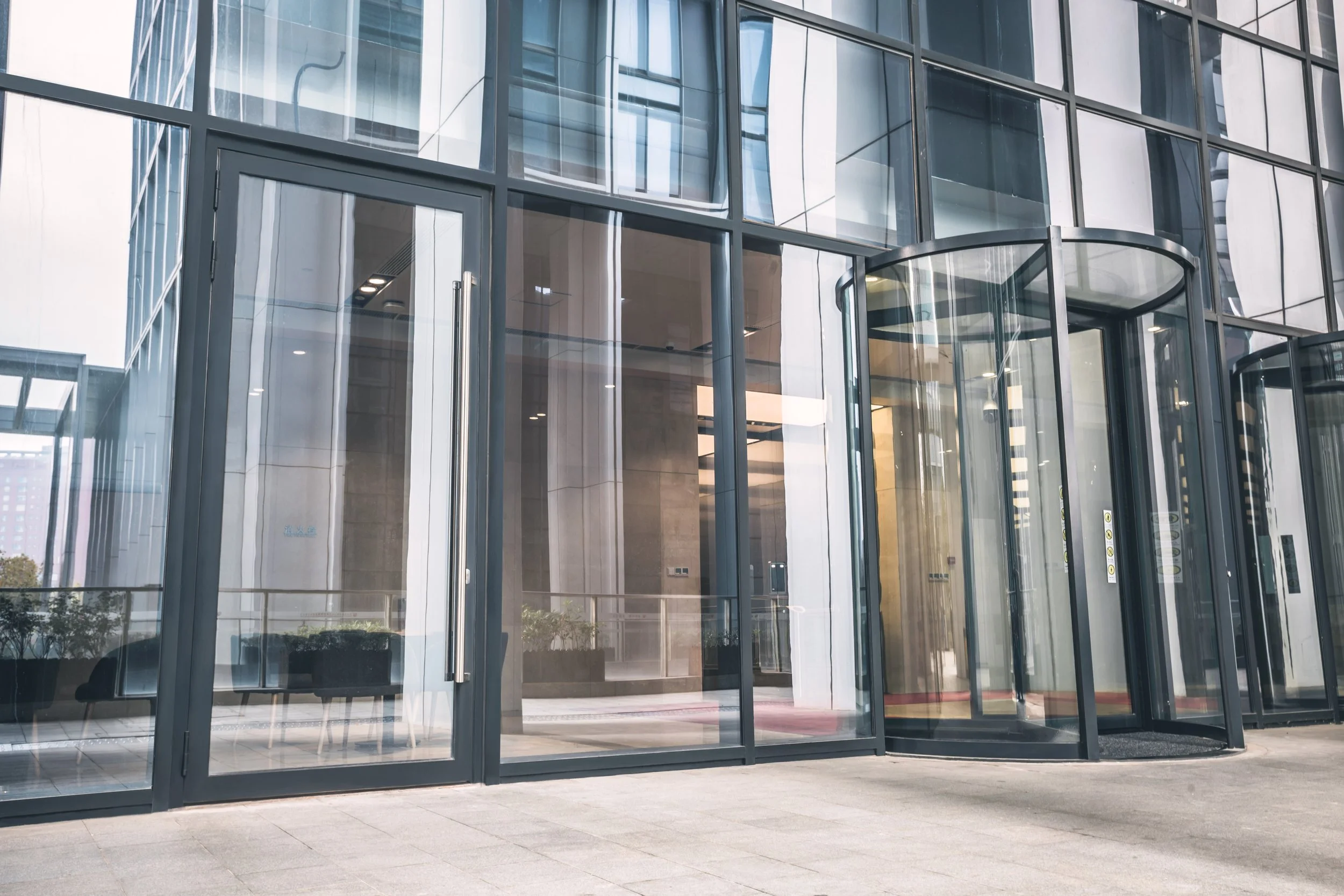南京金融城-钢制门室外.jpg