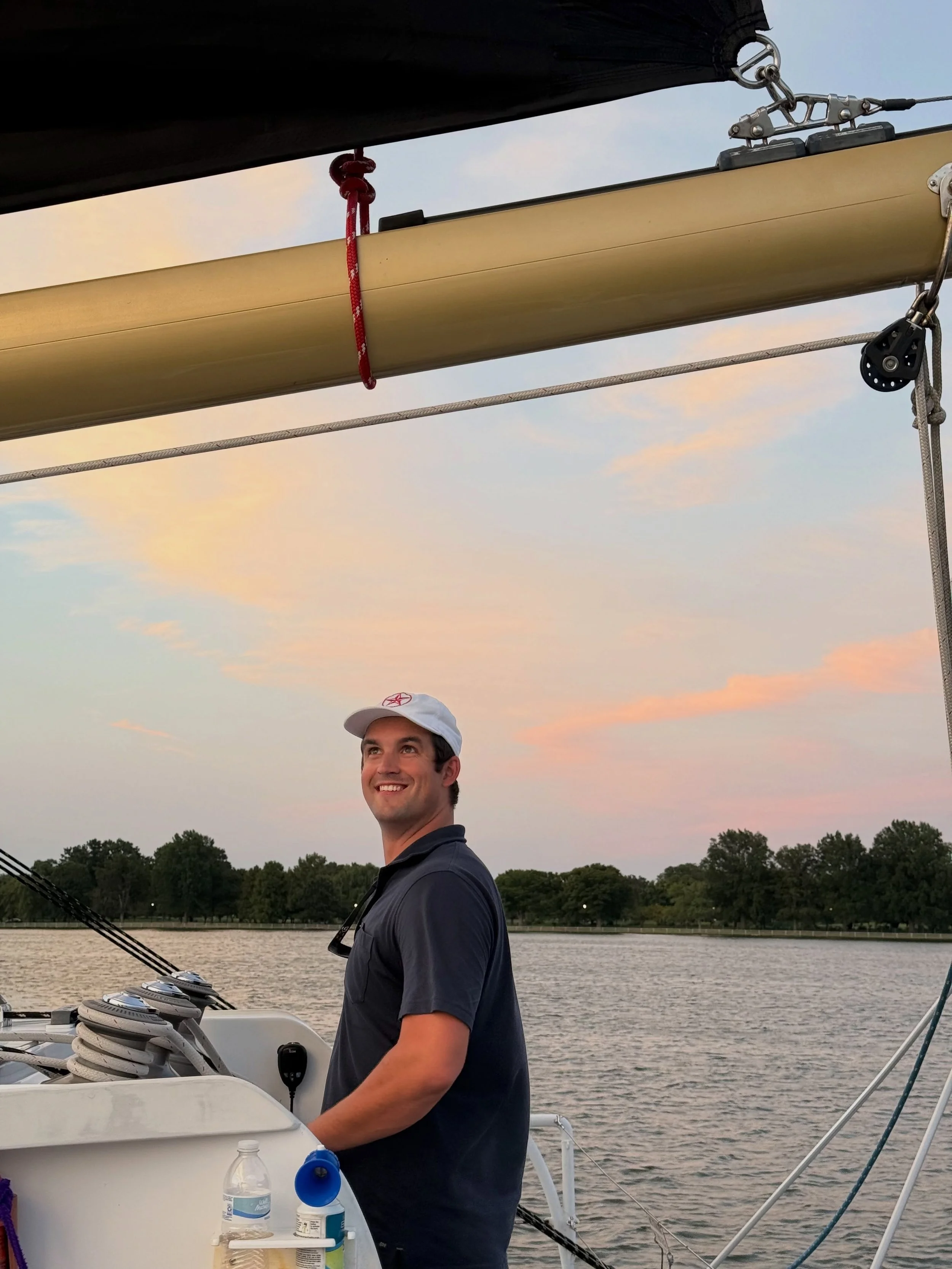 Let&rsquo;s go sailing this weekend. ⛵️The Potomac River is stunning at sunset. @nauticalstarsailing 

See the Washington Monument, Washington National Cathedral, the Air Force Memorial and the Ronald Regan Airport in a whole new way! @nauticalstarsa