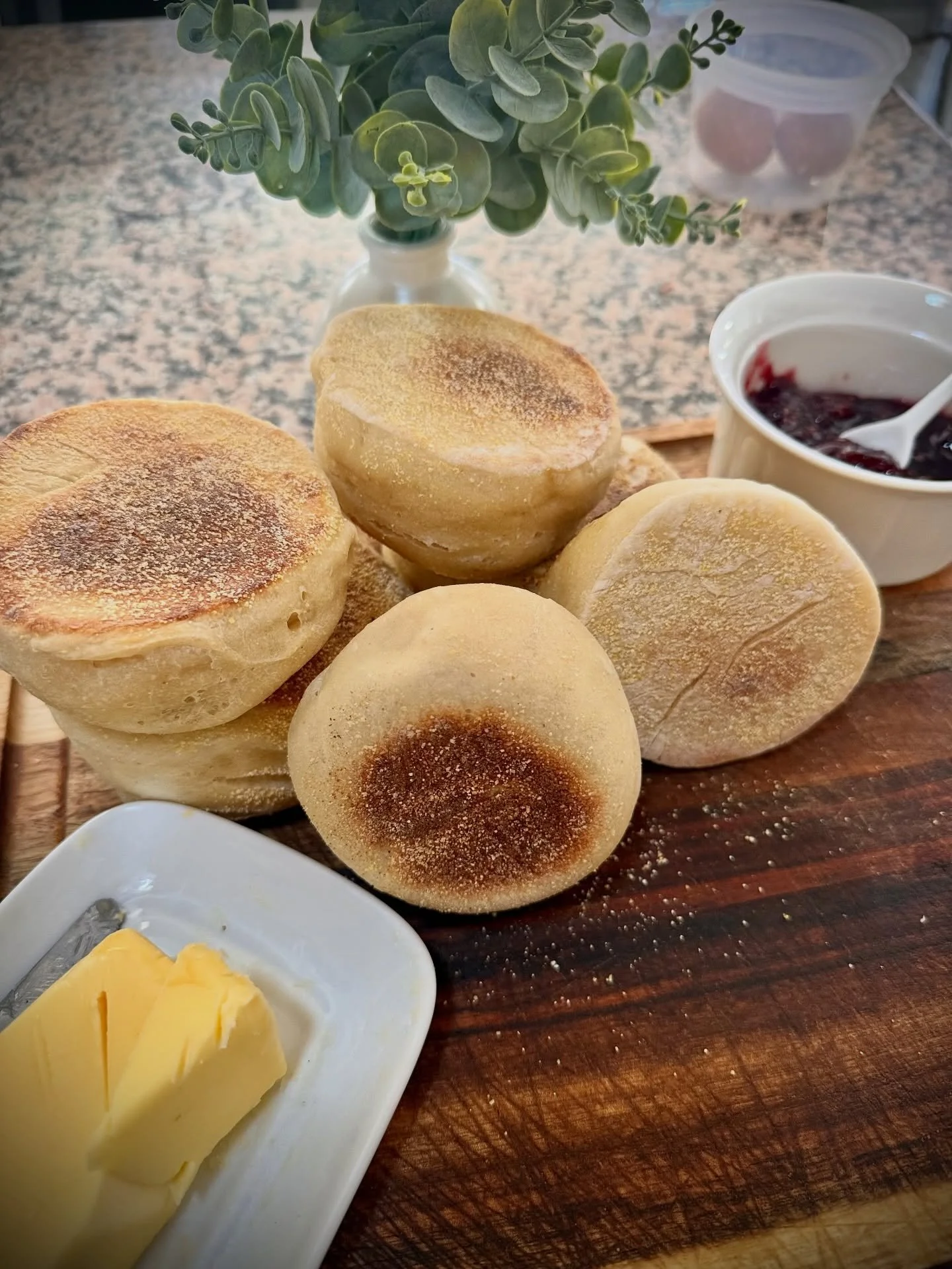 Sourdough English Muffins&hellip; but make them real. 

Just 5 ingredients (no fillers, no preservatives, no mystery stuff). 

Typical store-bought version? 13 ingredients 👀

Crispy edges, soft centers, and of course made to be loaded with a lot of 