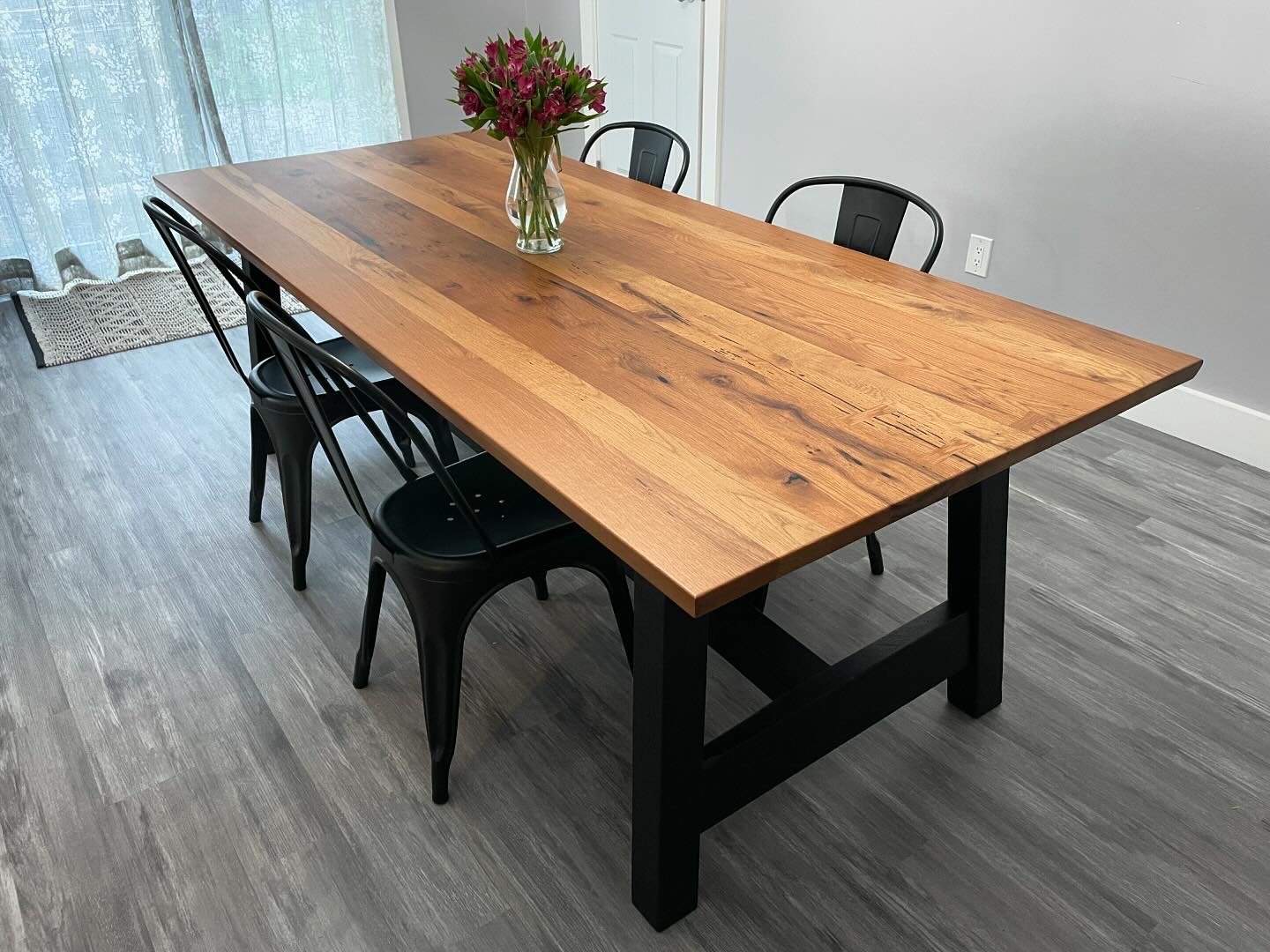RusticWhiteOakDiningTable01.jpg