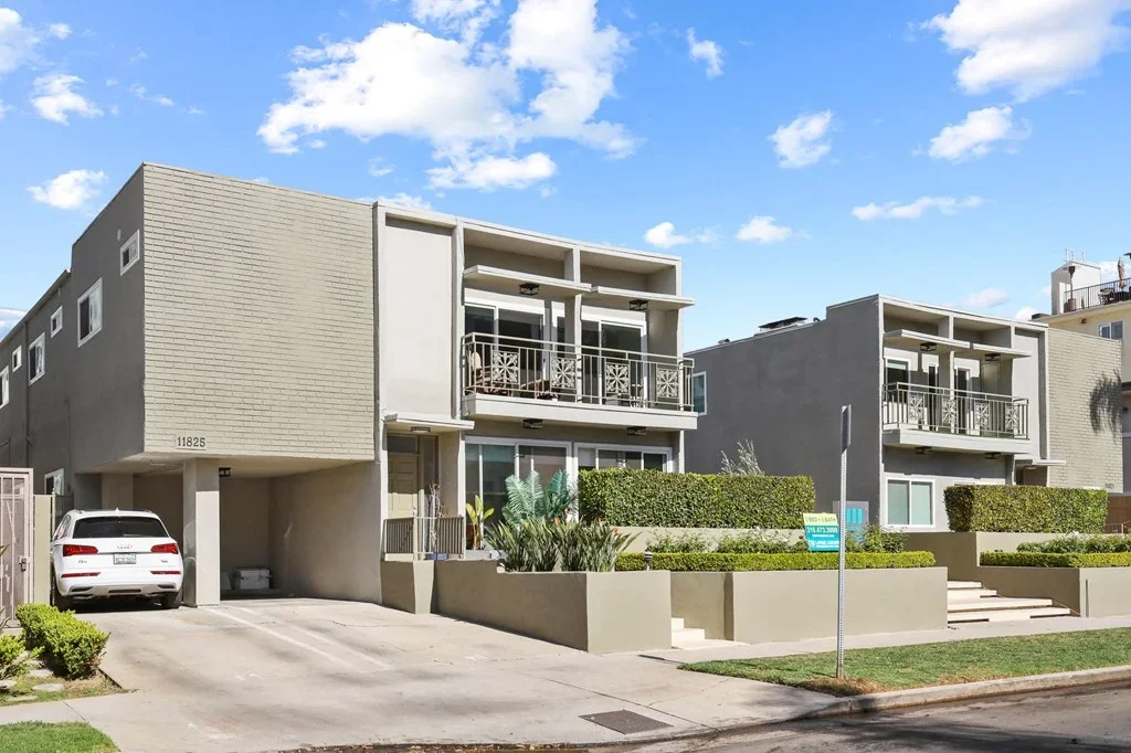 11821-11825 Goshen Ave | Los Angeles, CA 90049