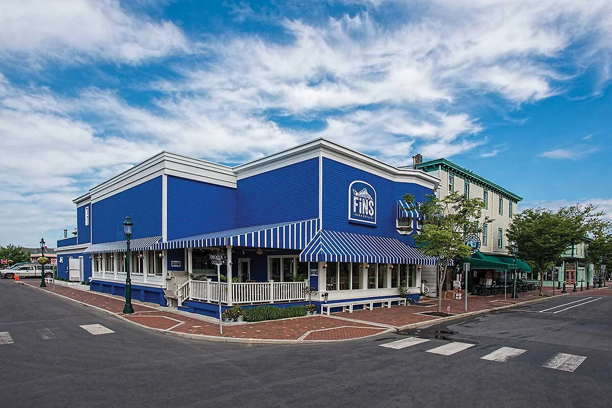 Fin’s Bar and Grille
