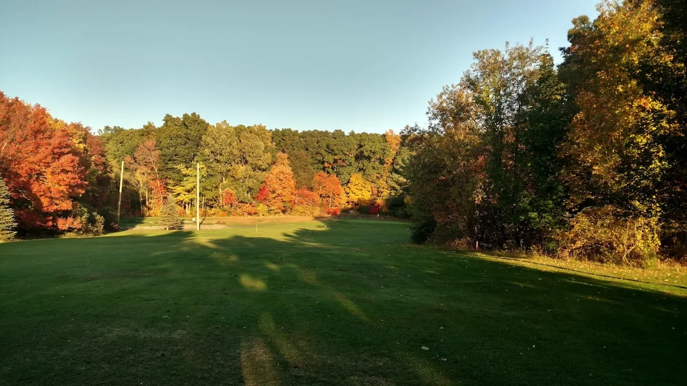 rehoboth-ma-open-land-fall-foliage.webp