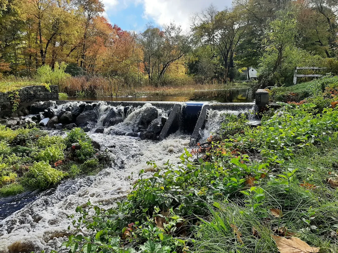 rehoboth-ma-waterfall-stone-wall-new-england.webp