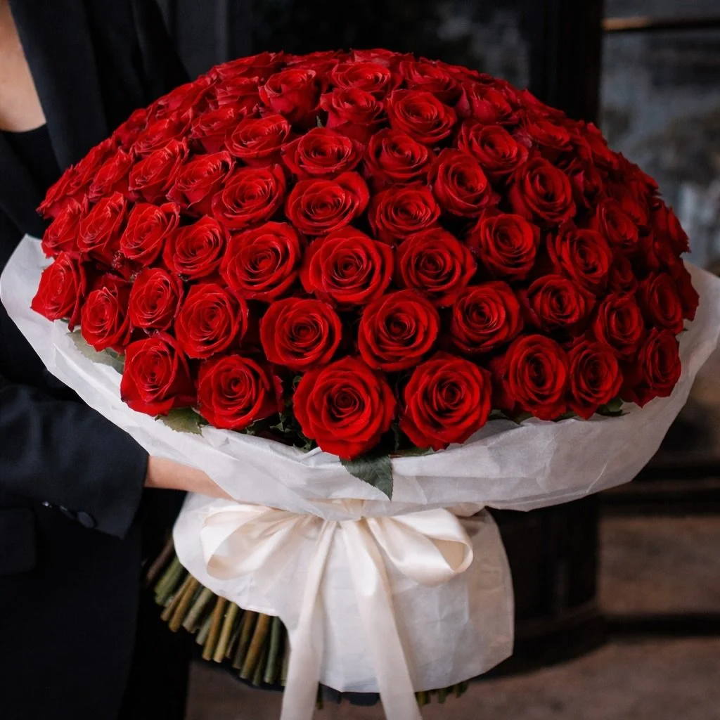Valentine&rsquo;s is right around the corner. 
Make sure to PRE-ORDER 25, 50 or 100 Rose Bouquets now 🌹 

#miami #florist #miamiflorist